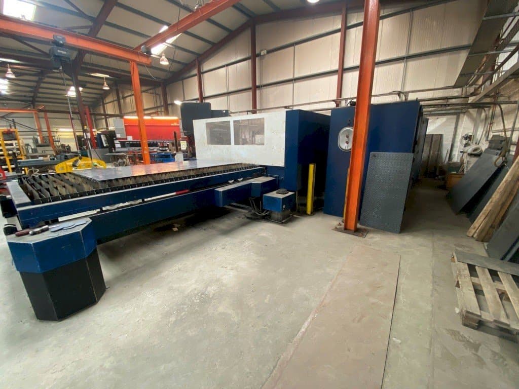 Vooraanzicht  van Trumpf TRUMATIC L3030  machine