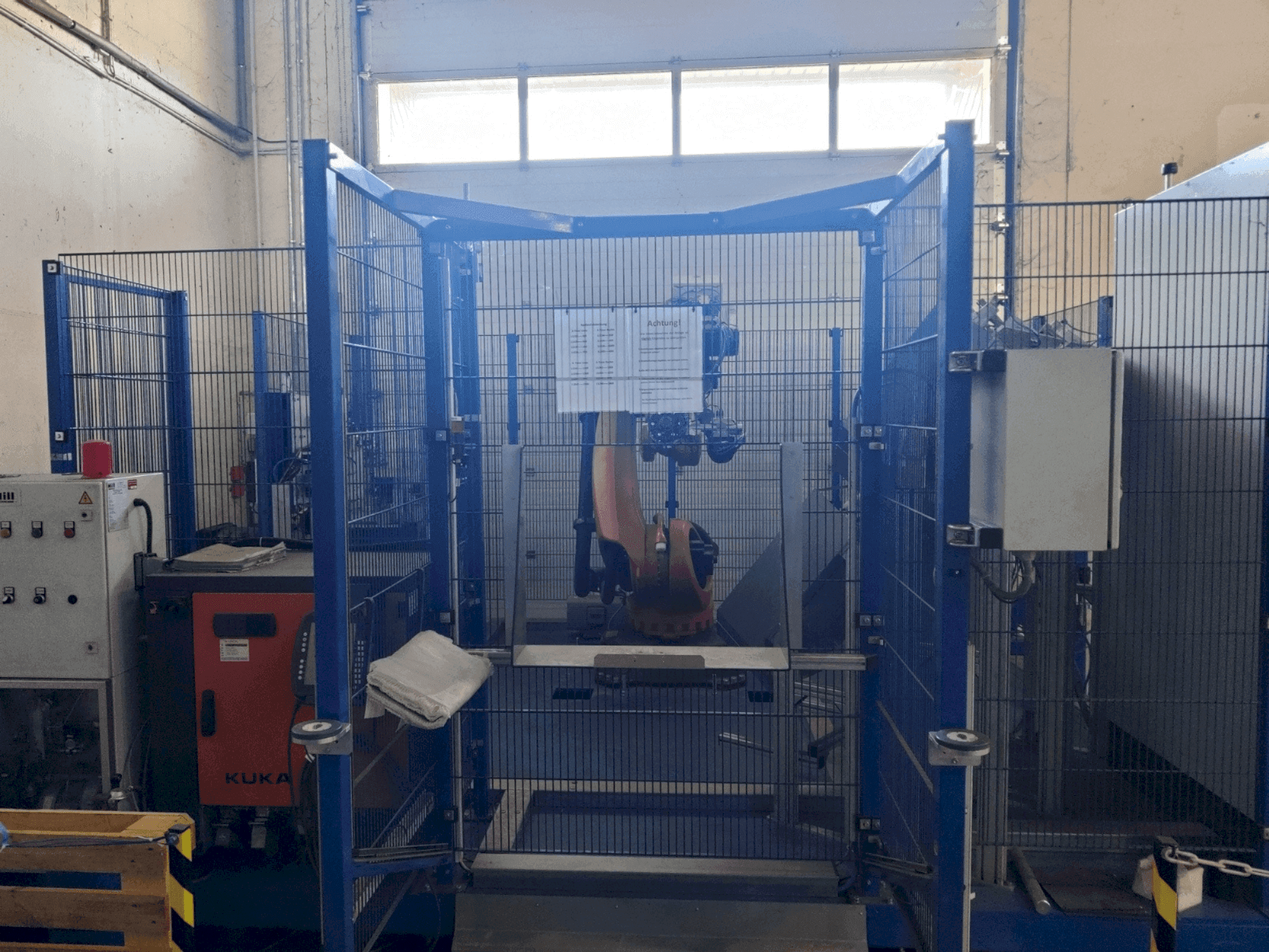 Vooraanzicht  van KUKA KR 120 R 2500 pro  machine