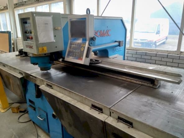 Vooraanzicht  van Euromac CX 1000/30  machine