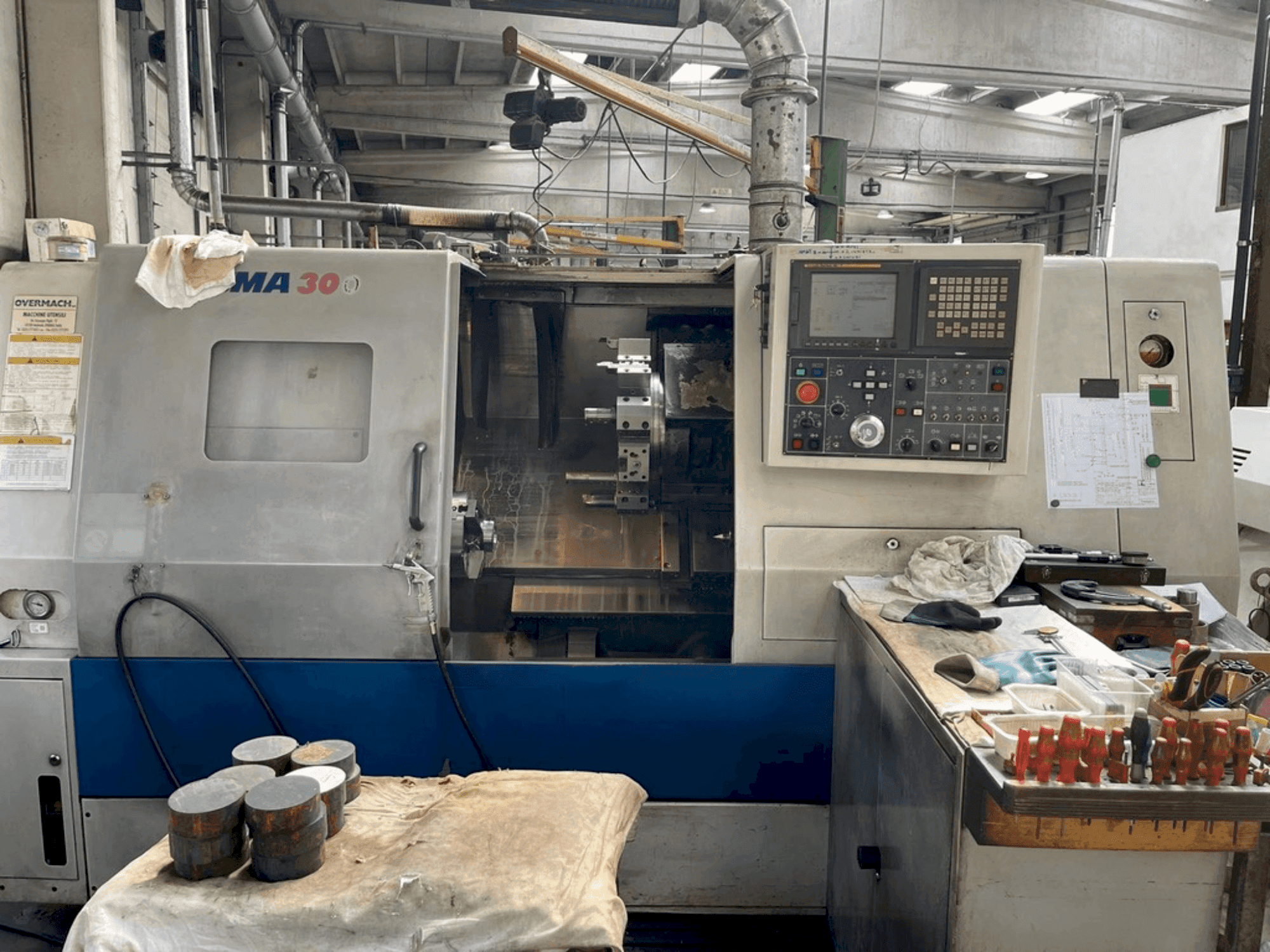 Vooraanzicht  van DAEWOO PUMA 300B  machine