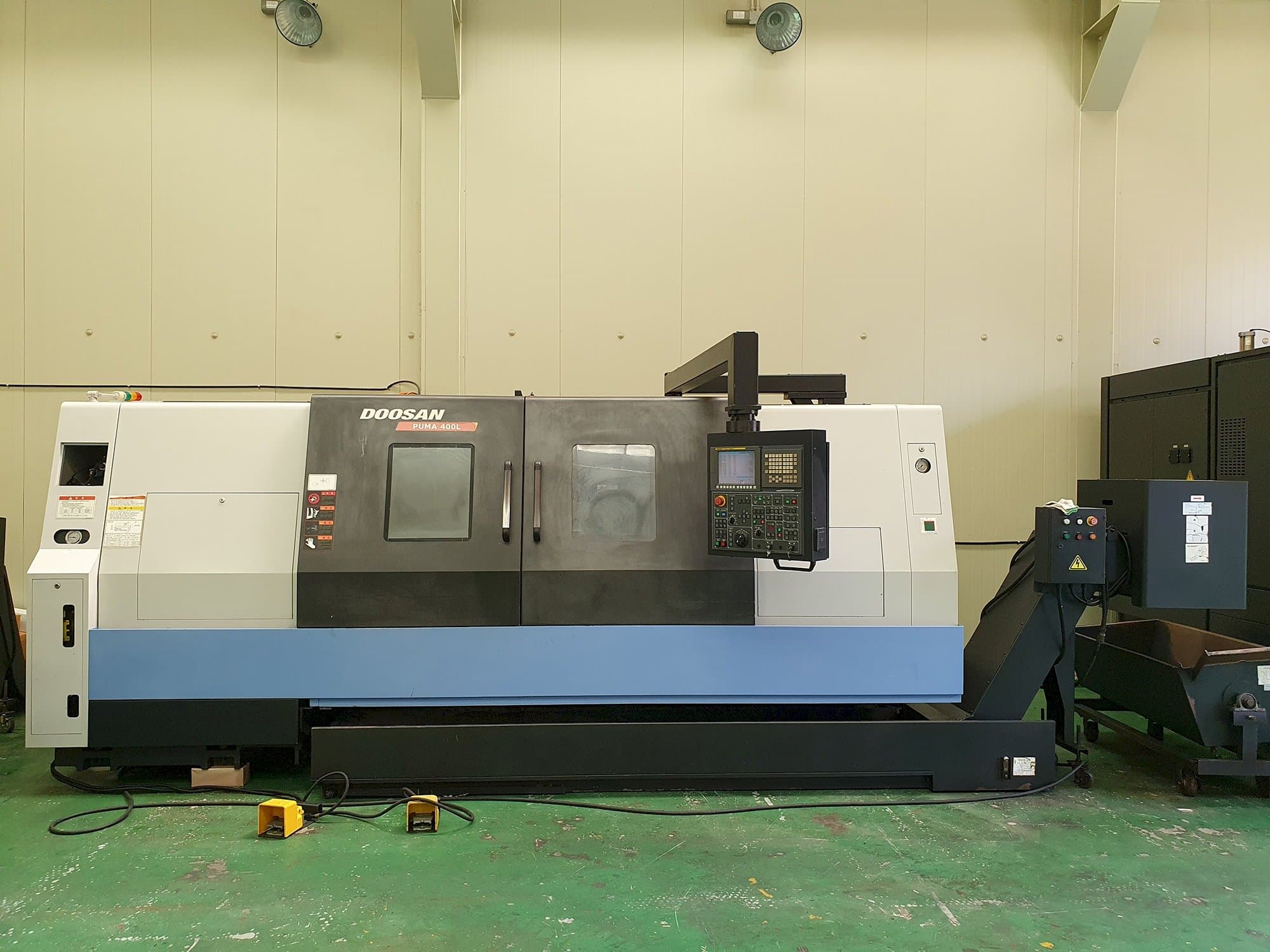 Vooraanzicht  van Doosan PUMA 400LB  machine