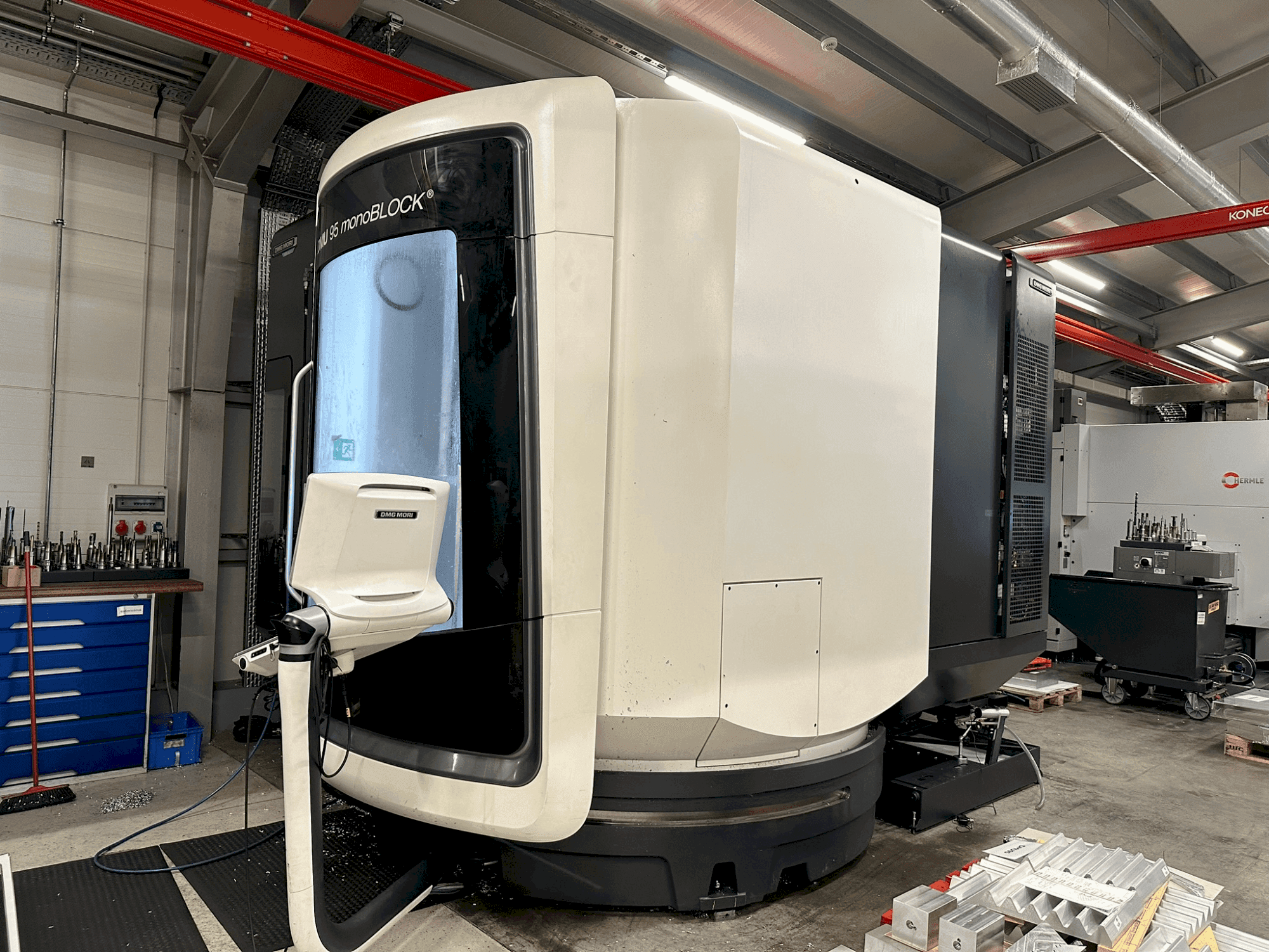 Vooraanzicht  van DMG MORI DMU 95 monoBLOCK (2021)  machine