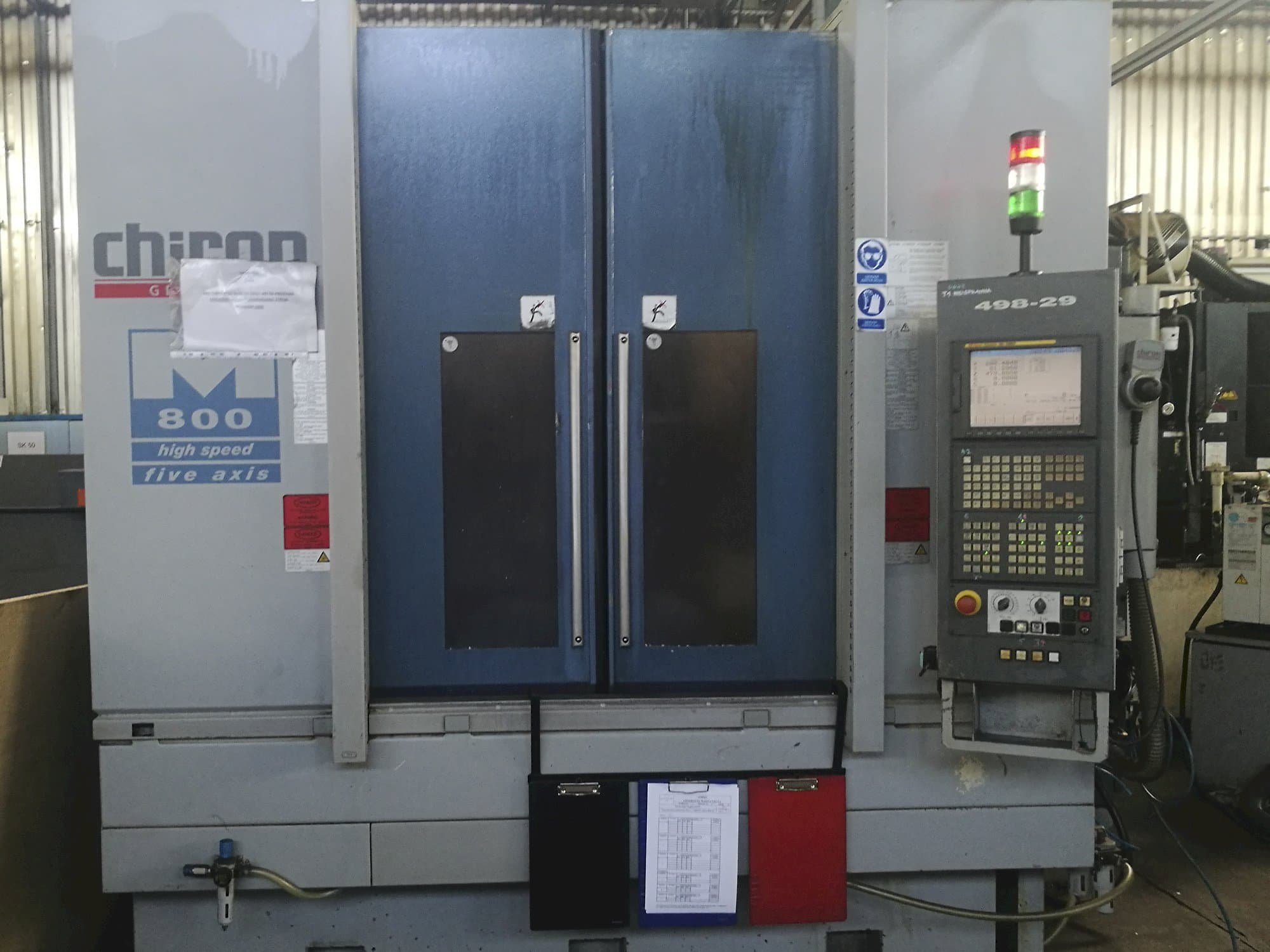 Vooraanzicht  van CHIRON MILL 800 machine