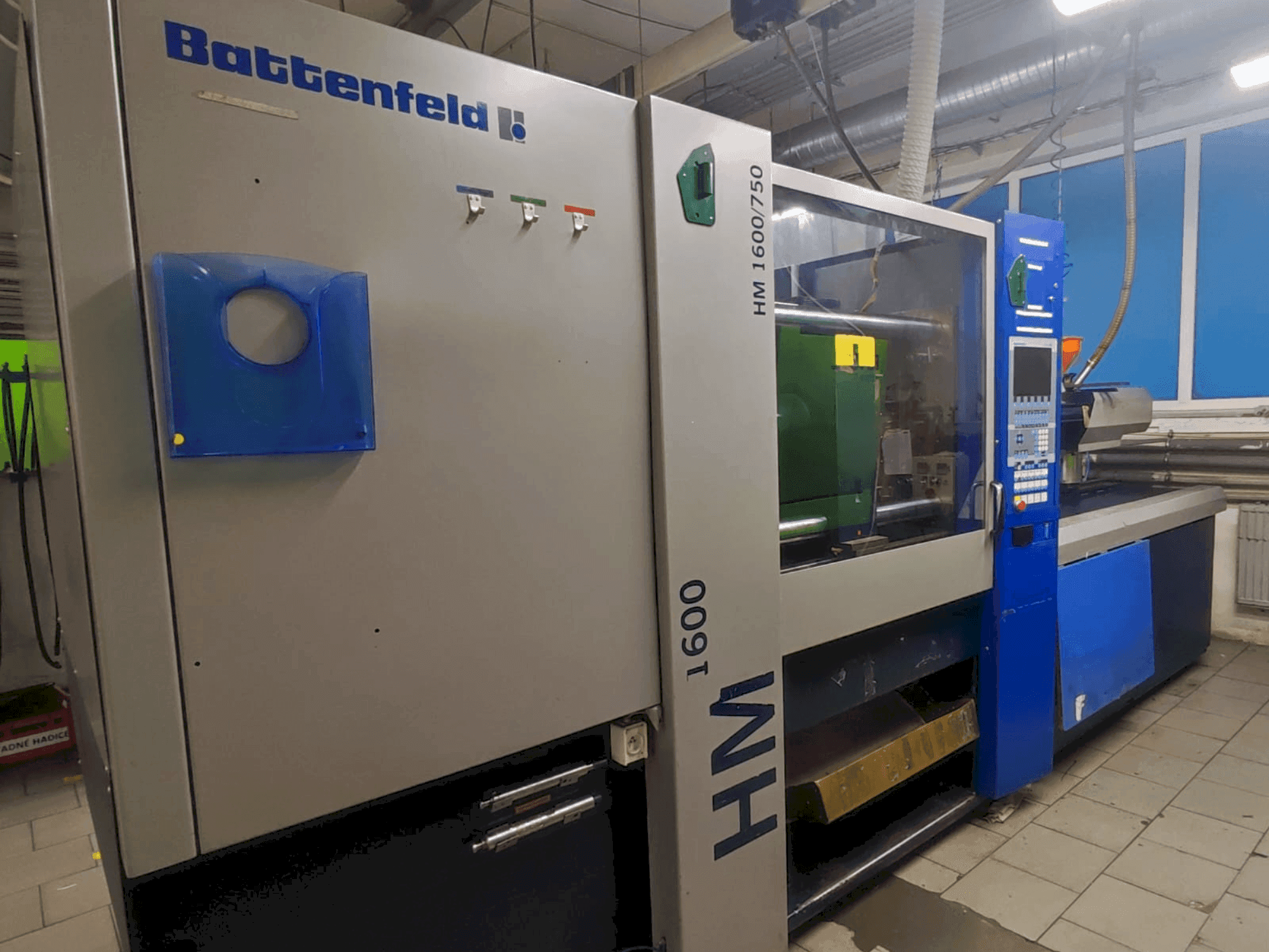 Vooraanzicht  van Battenfeld HM 1600/750  machine