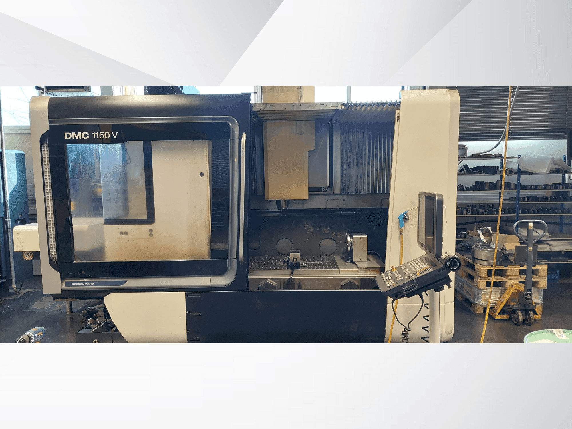 Vooraanzicht  van DMG MORI DMC 1150  machine