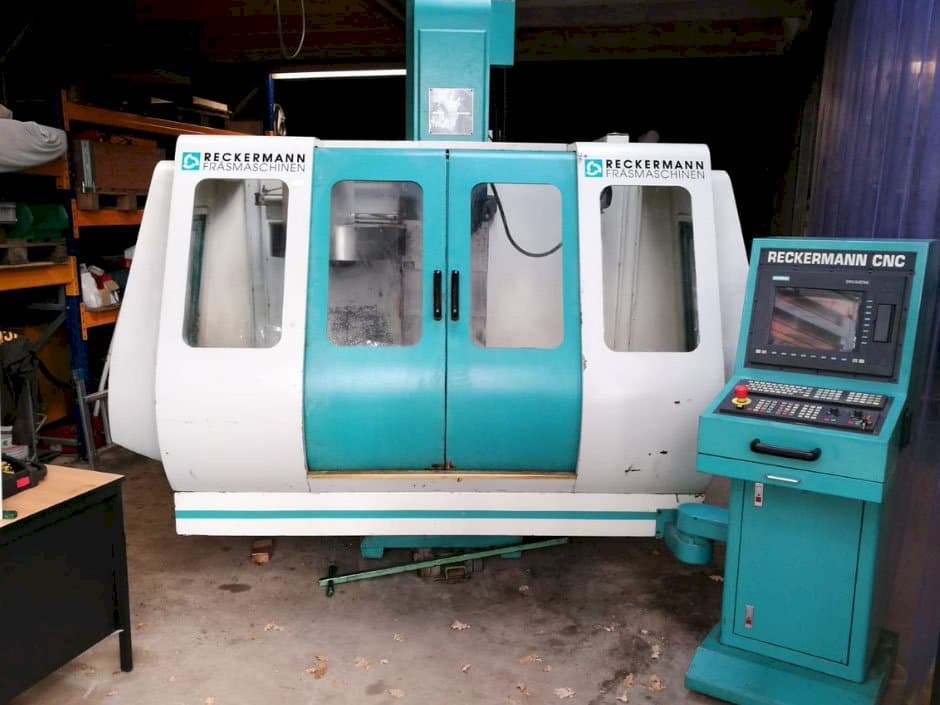 Vooraanzicht  van RECKERMANN VMC 850 machine