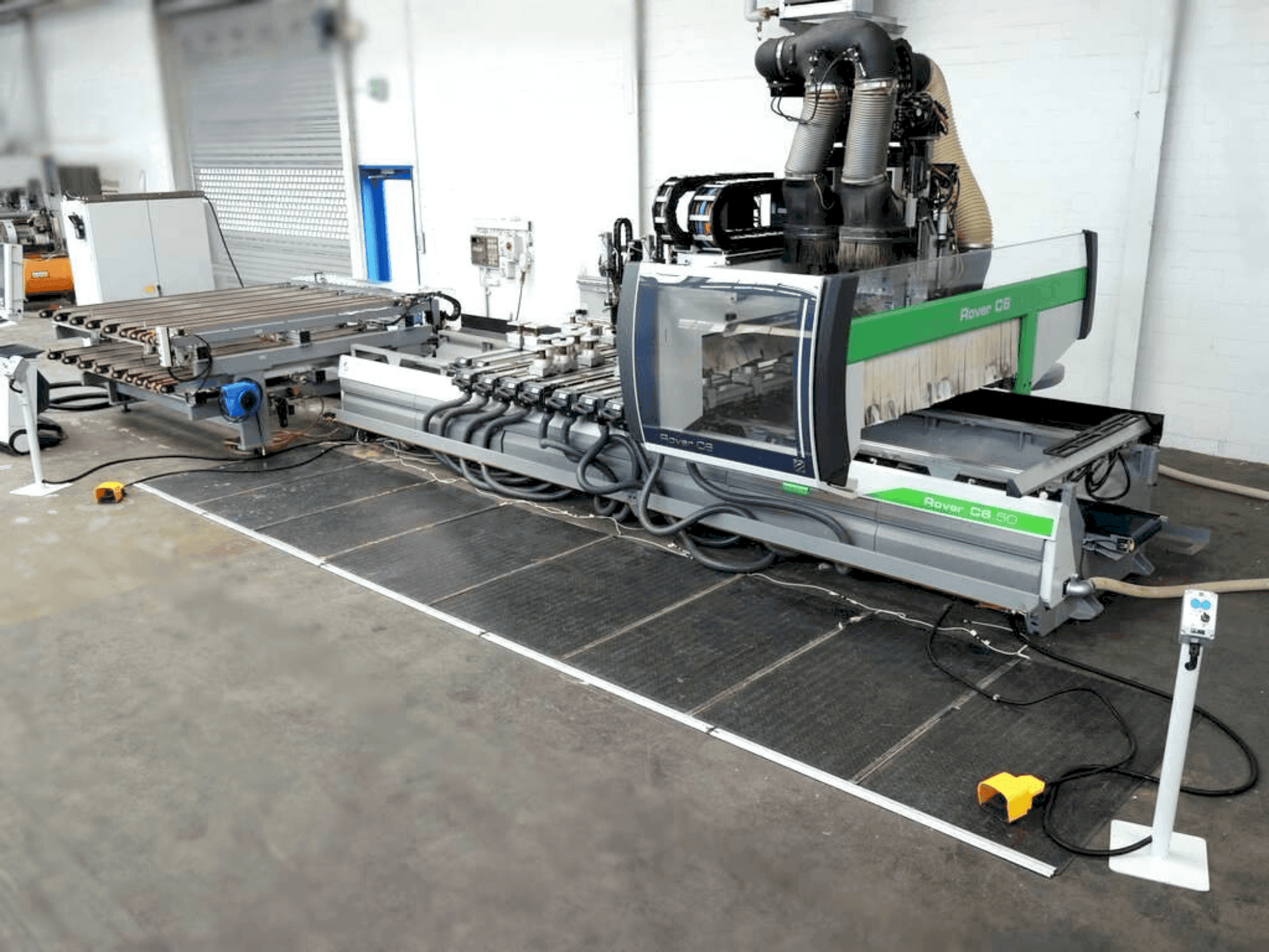 Vooraanzicht  van BIESSE Rover C6  machine