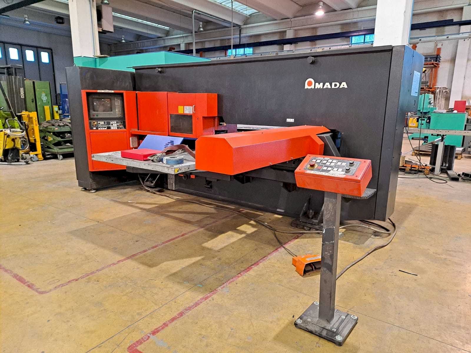 Vooraanzicht  van AMADA ARCADE 212  machine