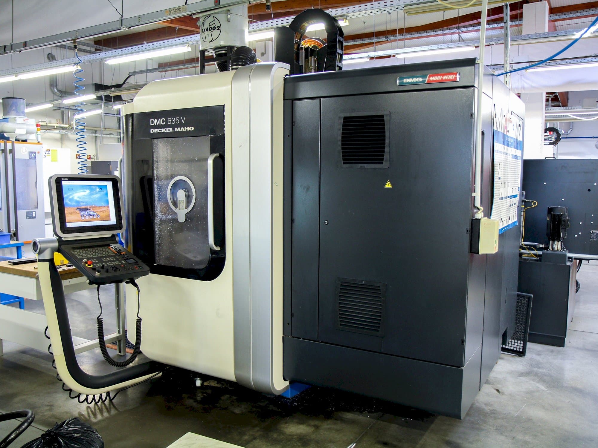 Vooraanzicht van DMG MORI DMC 635V PW machine