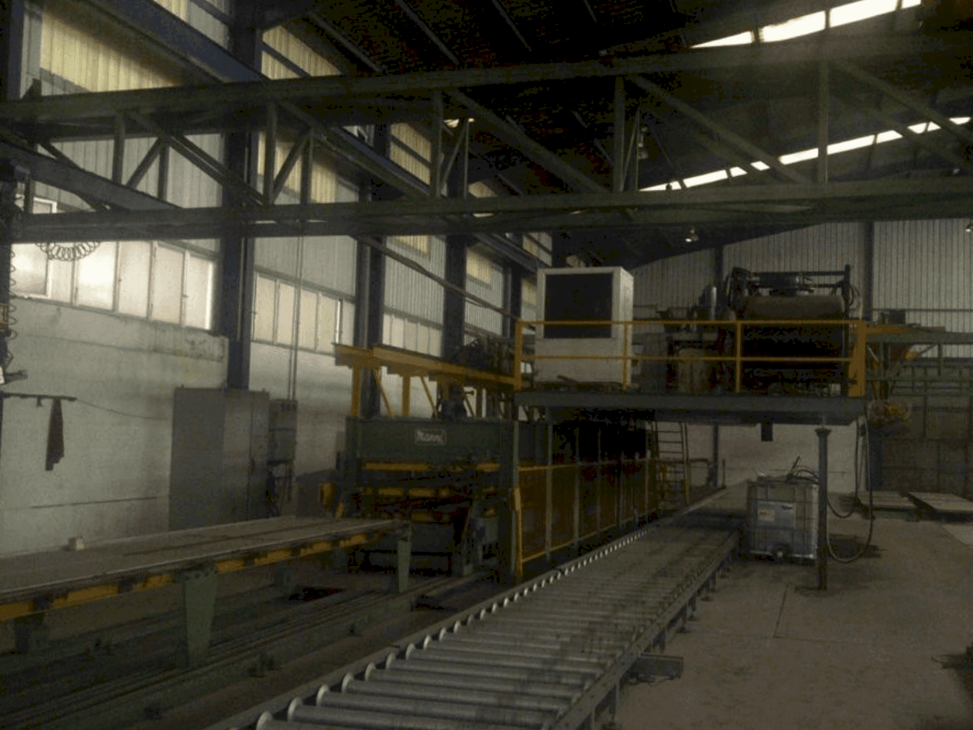 Vooraanzicht  van MANNI Sandwich Panel Production Line  machine