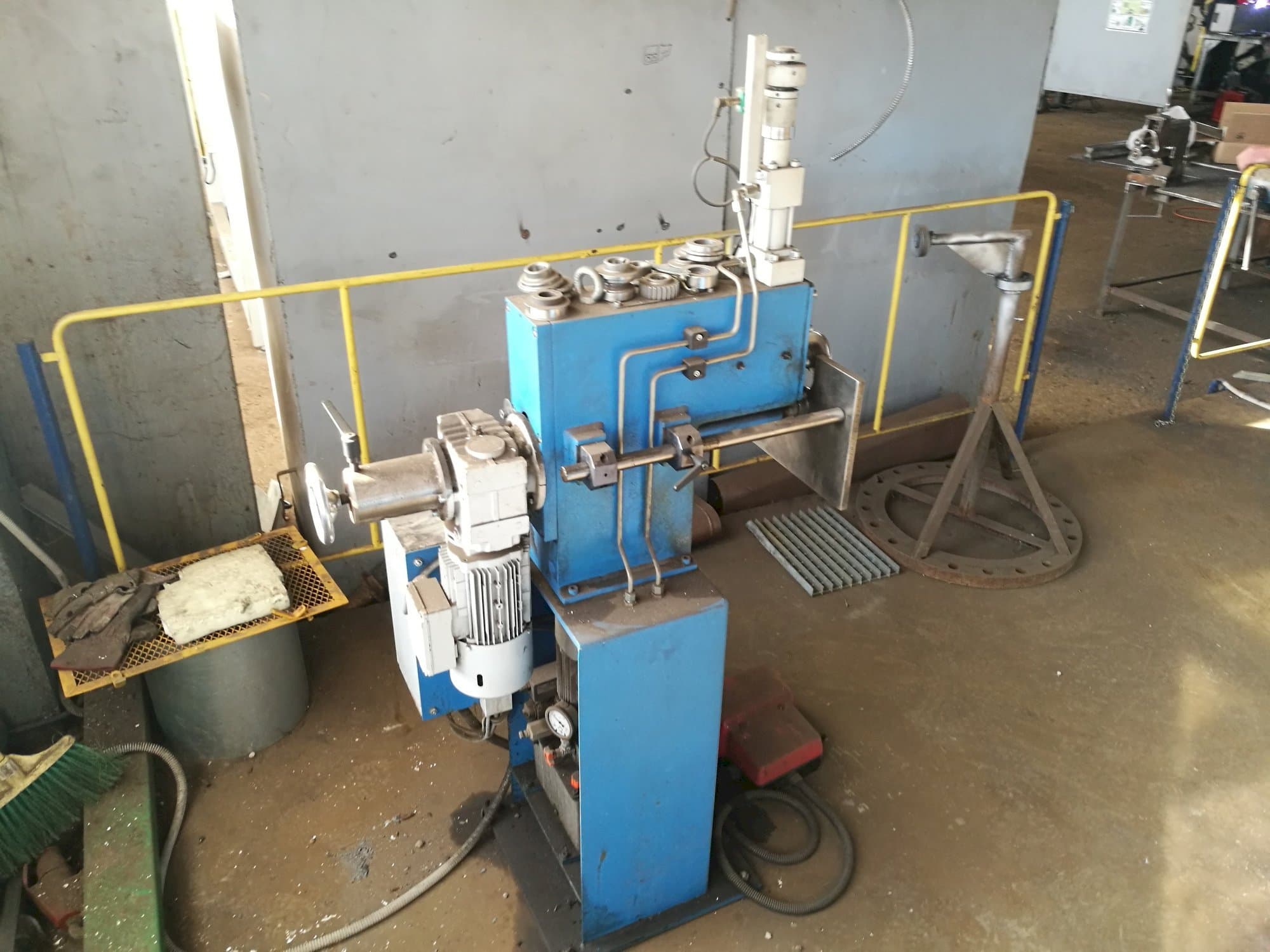 Vooraanzicht  van SPIRO SME 63  machine