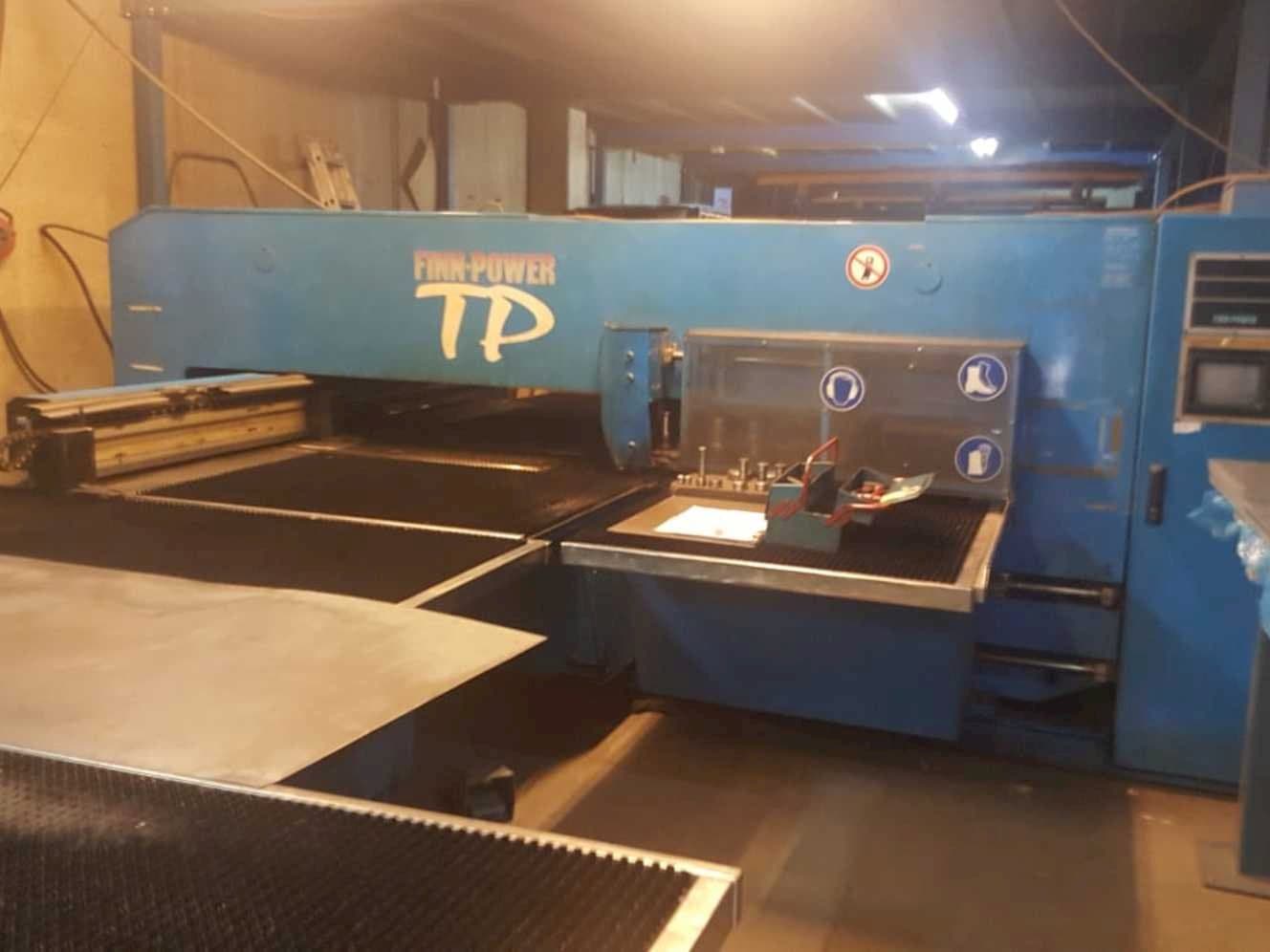 Vooraanzicht  van Finn-Power TP2520B1/AM  machine