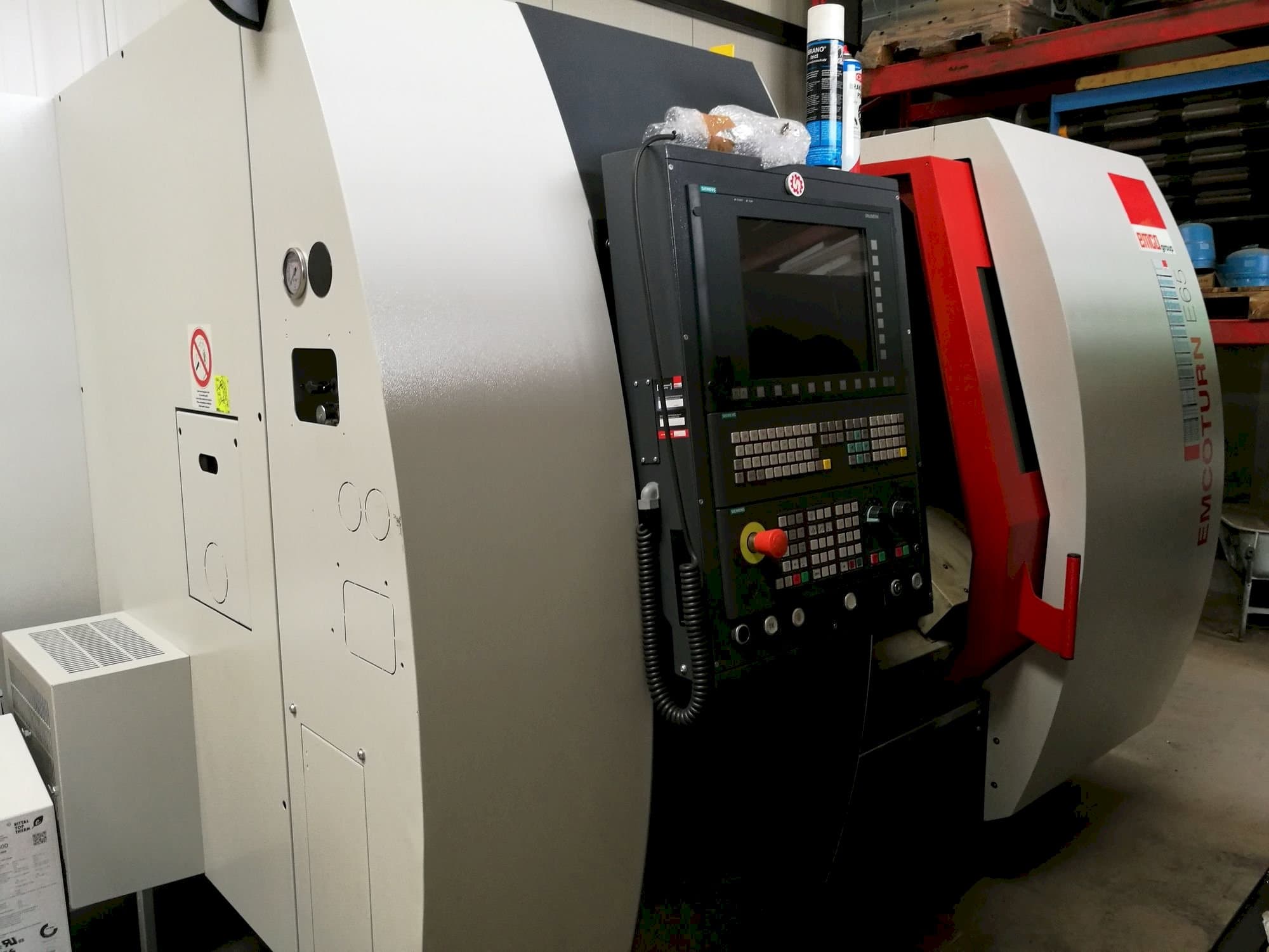 Vooraanzicht  van EMCO Emcoturn E65  machine