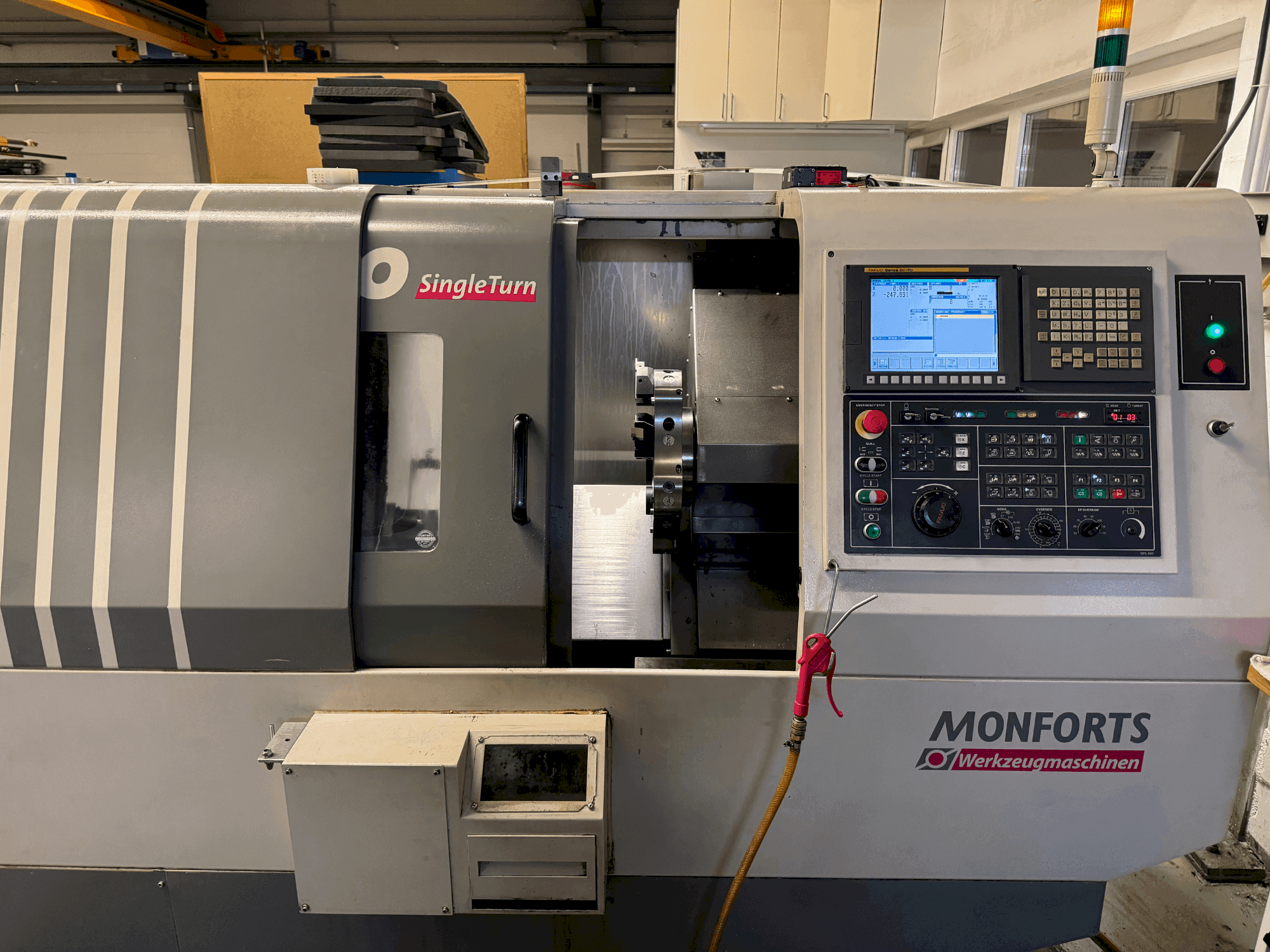 Vooraanzicht  van Monforts TNC 300 SingleTurn  machine