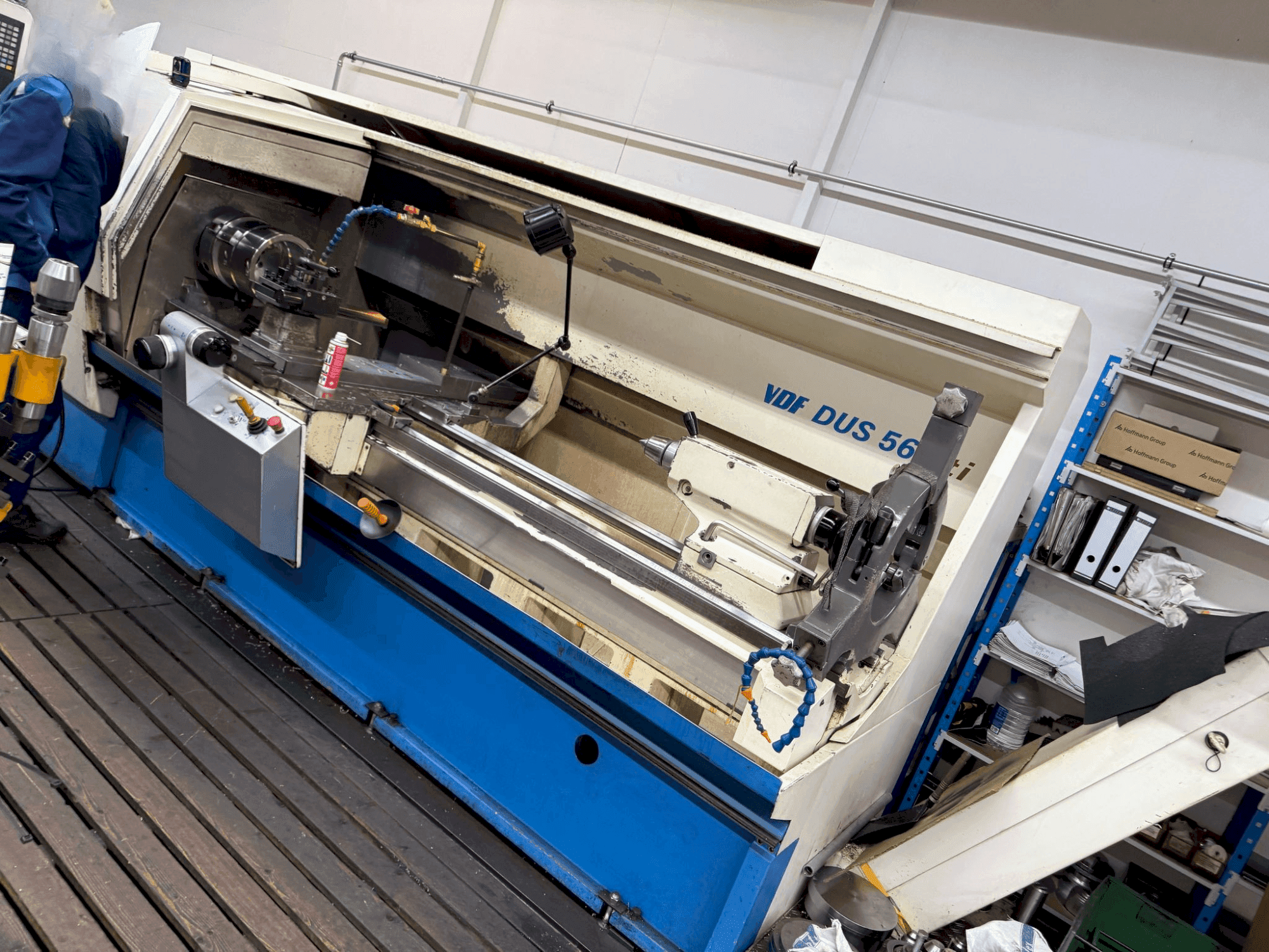 Vooraanzicht  van BOEHRINGER VDF DUS 560 ti  machine