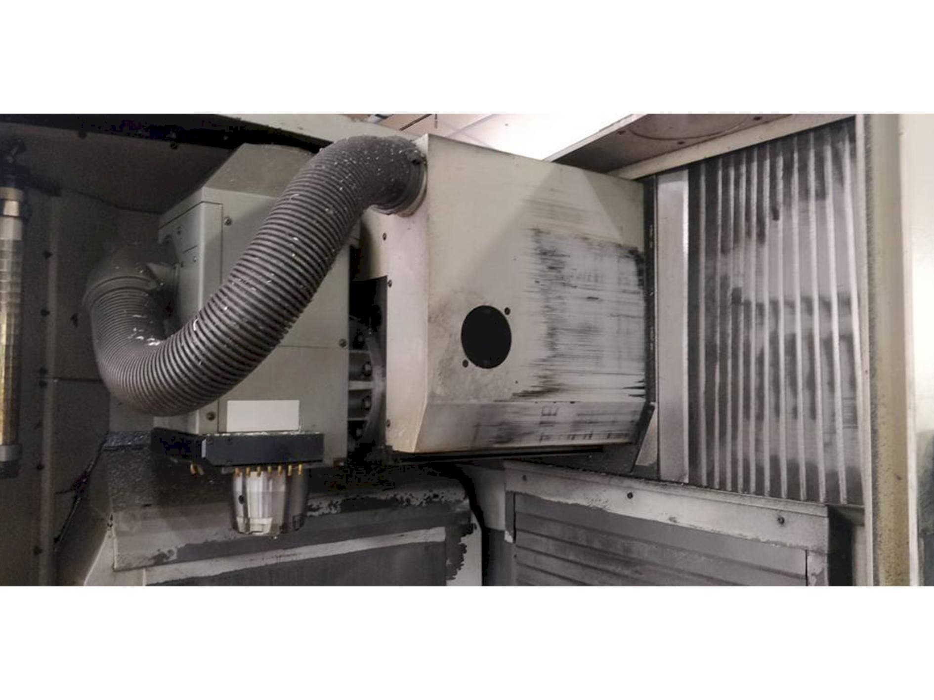 Vooraanzicht  van DECKEL MAHO (DMG) Type DMU 60 T  machine