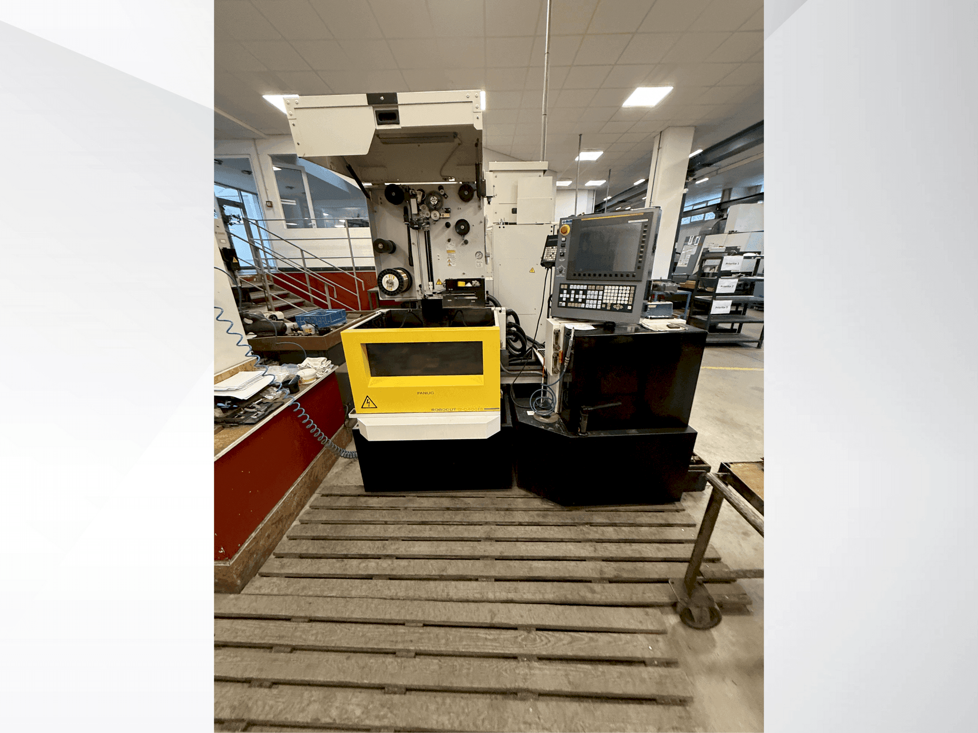 Vooraanzicht  van FANUC Robocut alpha-C400iB  machine