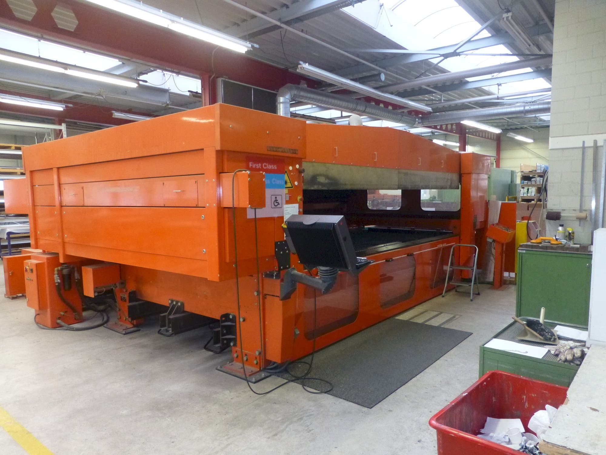 Vooraanzicht  van Bystronic BYSTAR 4020  machine