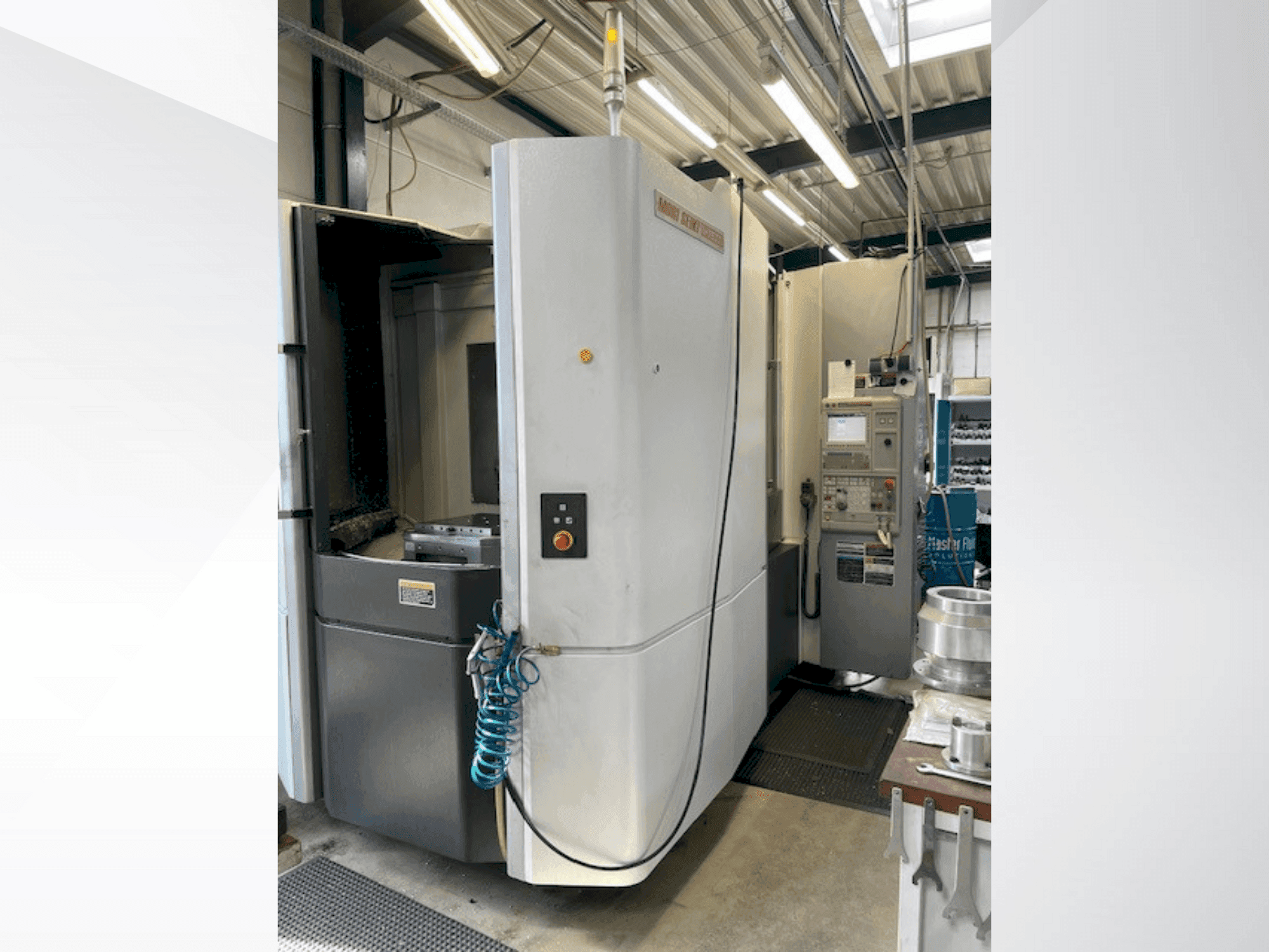 Vooraanzicht  van MORI SEIKI NHX5 000  machine