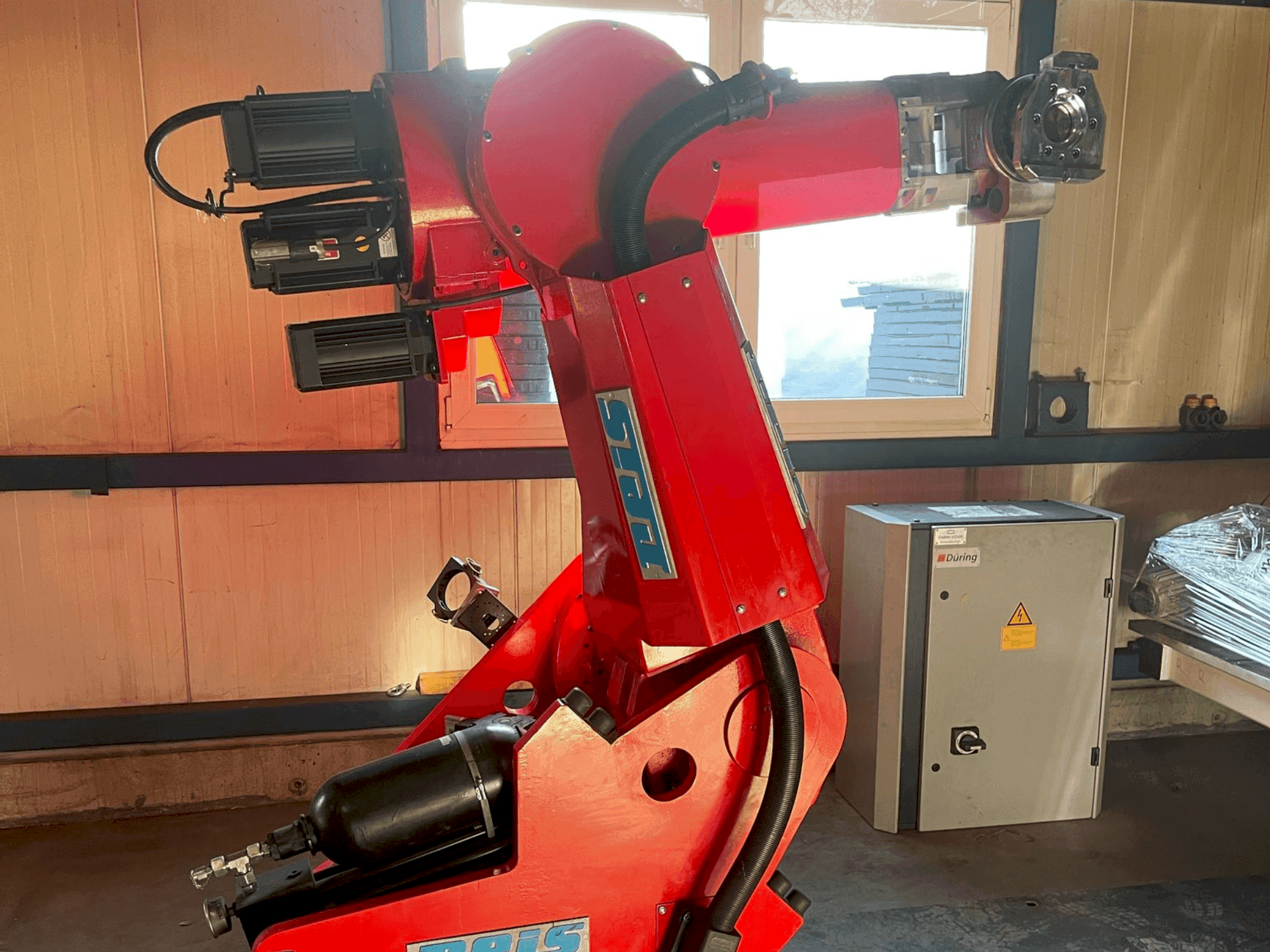 Vooraanzicht  van Reis SRV 130  machine