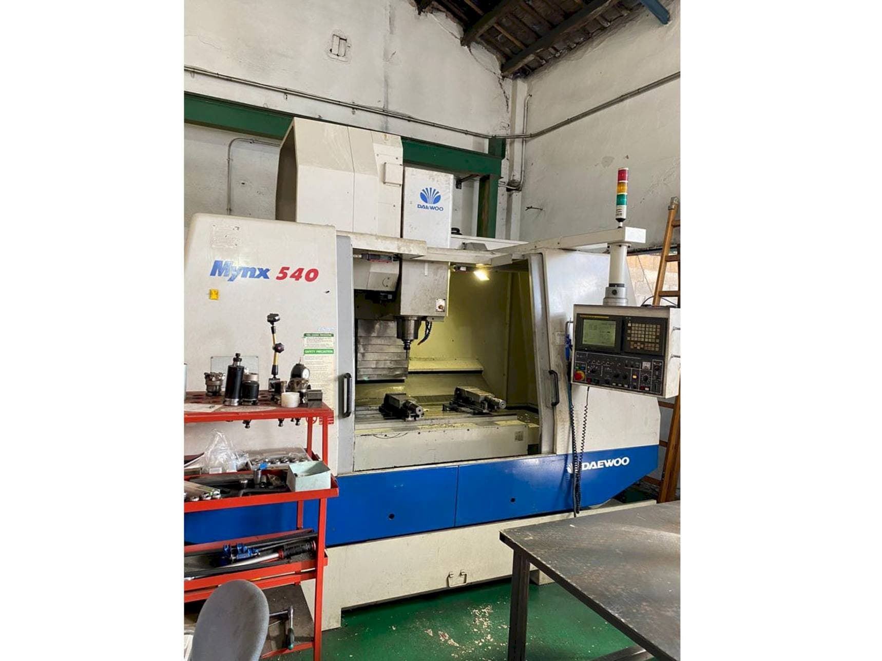 Vooraanzicht  van DAEWOO Mynx 540  machine