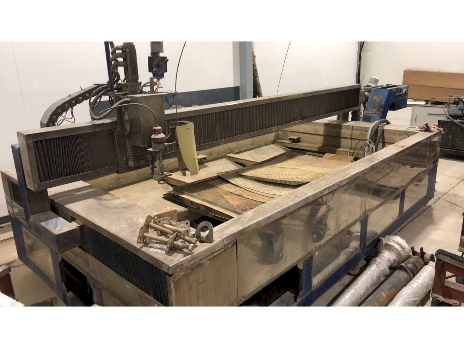 Vooraanzicht  van Waterjet Italy WF 1630 CNC  machine