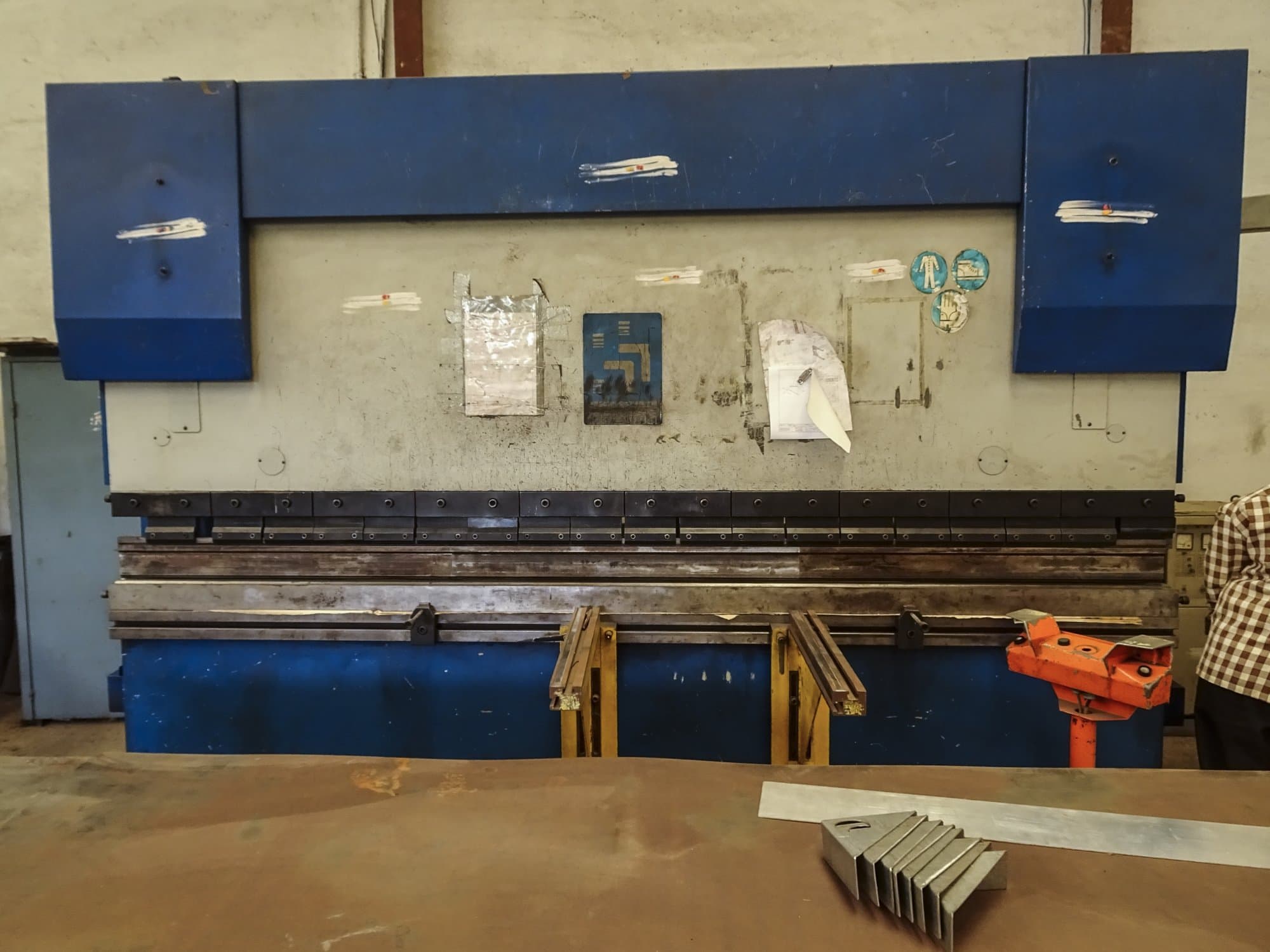 Vooraanzicht  van Hindustan Hydraulics EHP 110 machine