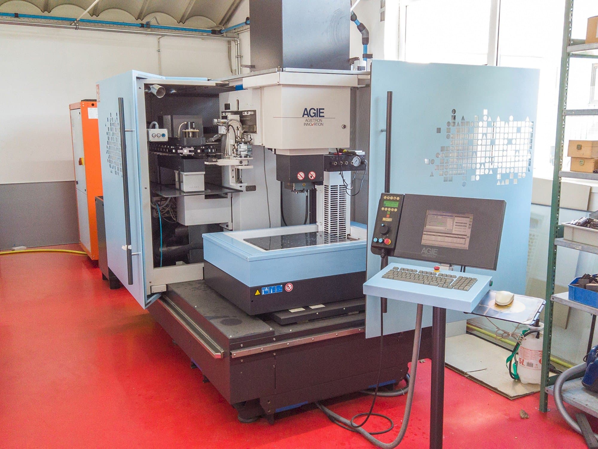 Vooraanzicht  van AGIE AGIETRON INNOVATION 2  machine