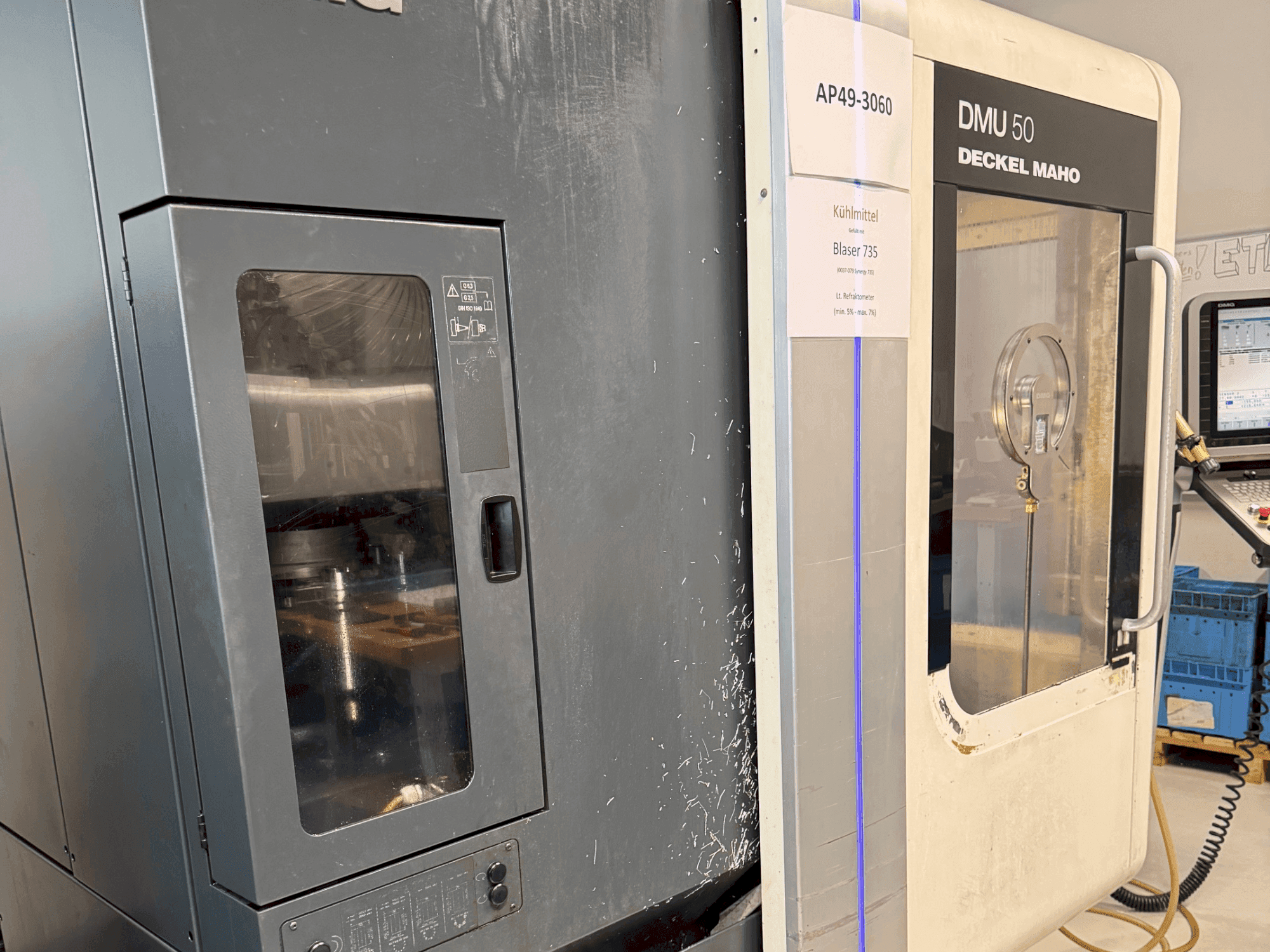 Vooraanzicht  van DMG DECKEL MAHO DMU 50  machine