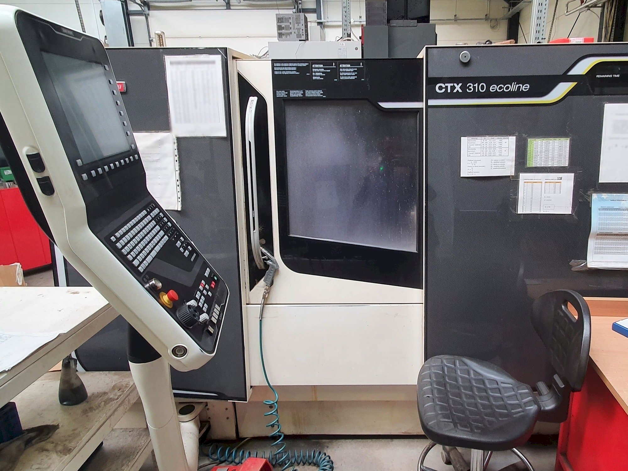 Vooraanzicht  van DMG MORI SEIKI CTX  machine