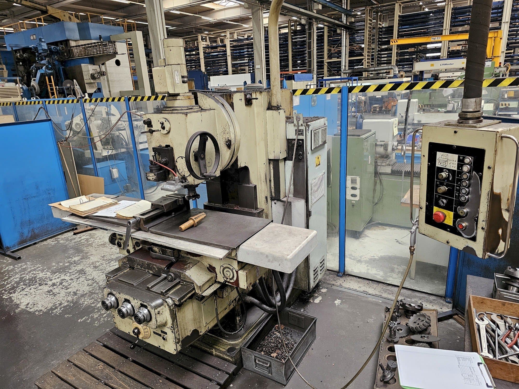 Vooraanzicht  van VEB FSS 400/E  machine