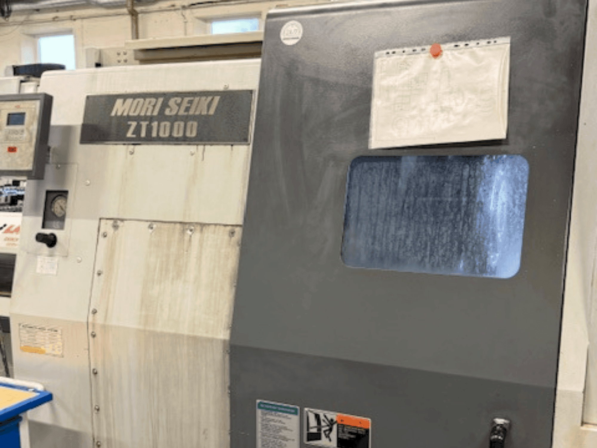 Vooraanzicht  van MORI SEIKI ZT1000Y  machine