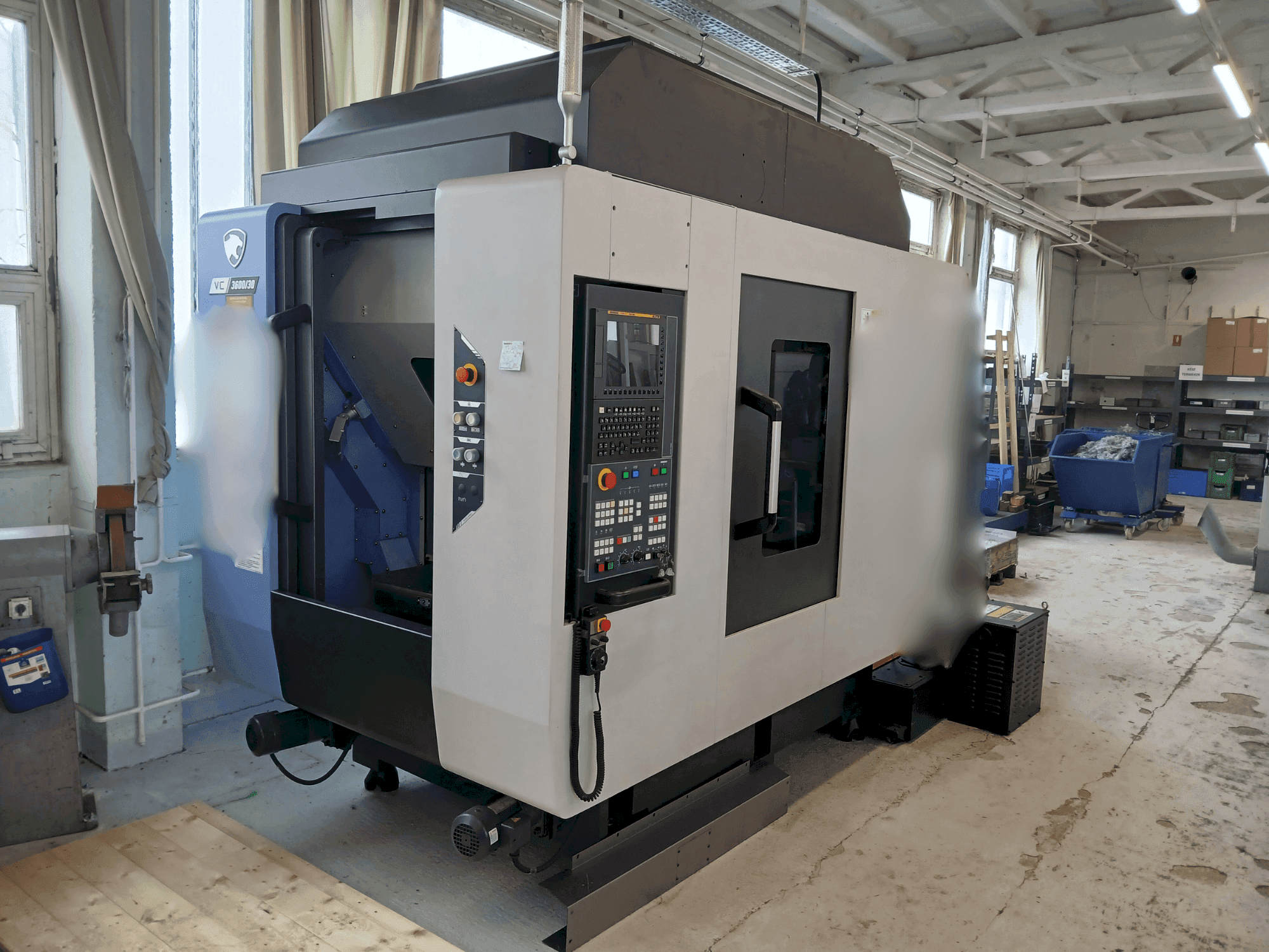 Vooraanzicht  van DN SOLUTIONS VC 3600/30  machine