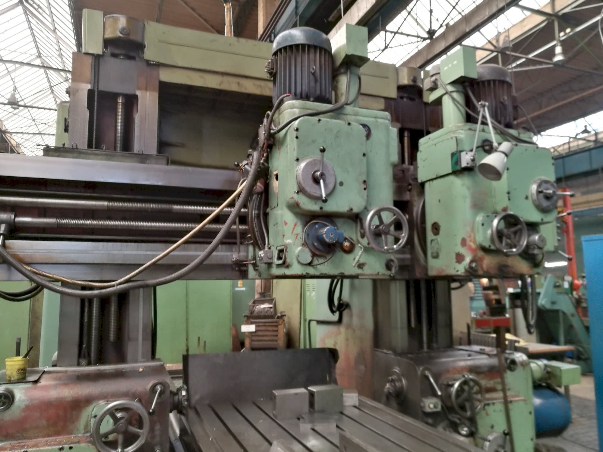 Linkerzijdeaanzicht  van ZPS FP 16  machine