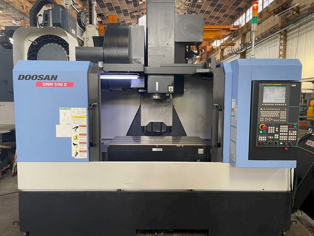 Vooraanzicht  van Doosan MYNX DNM 500 II  machine