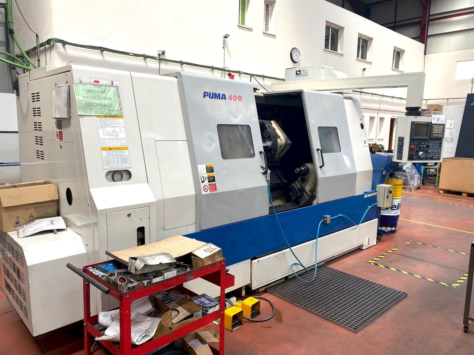 Vooraanzicht  van DAEWOO PUMA 400  machine