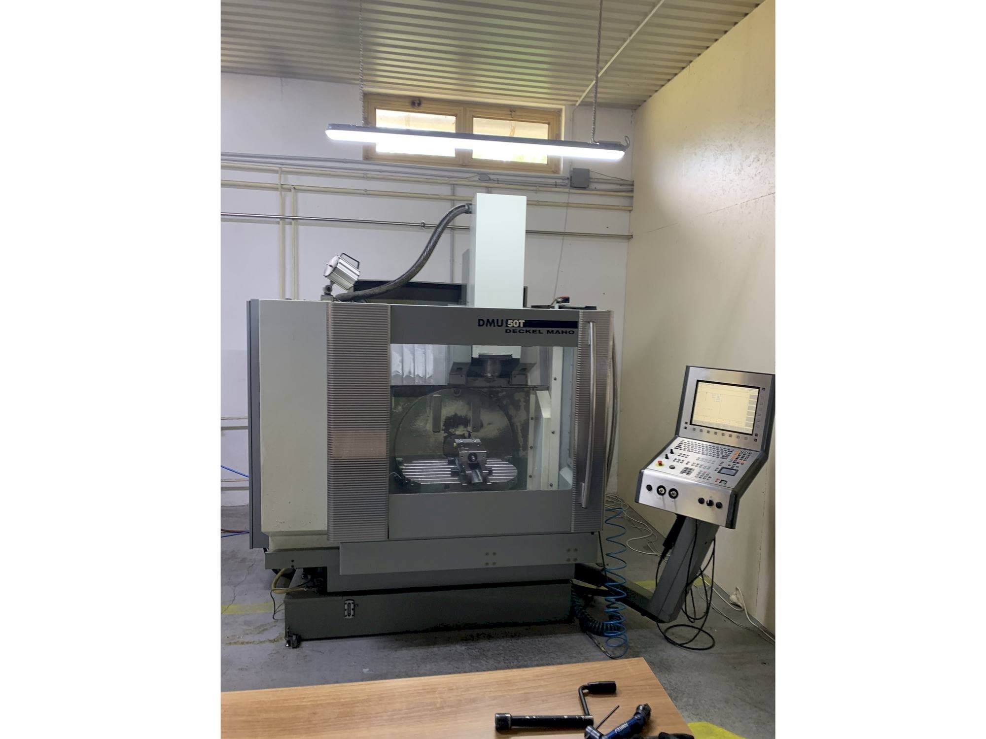 Vooraanzicht  van DECKEL MAHO DMU 50T  machine