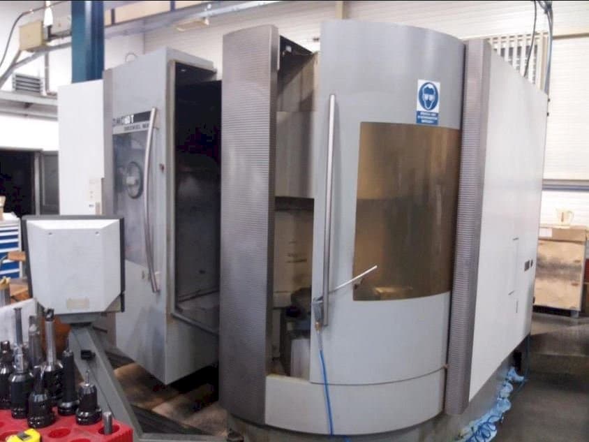 Vooraanzicht  van DECKEL MAHO DMC 60T  machine