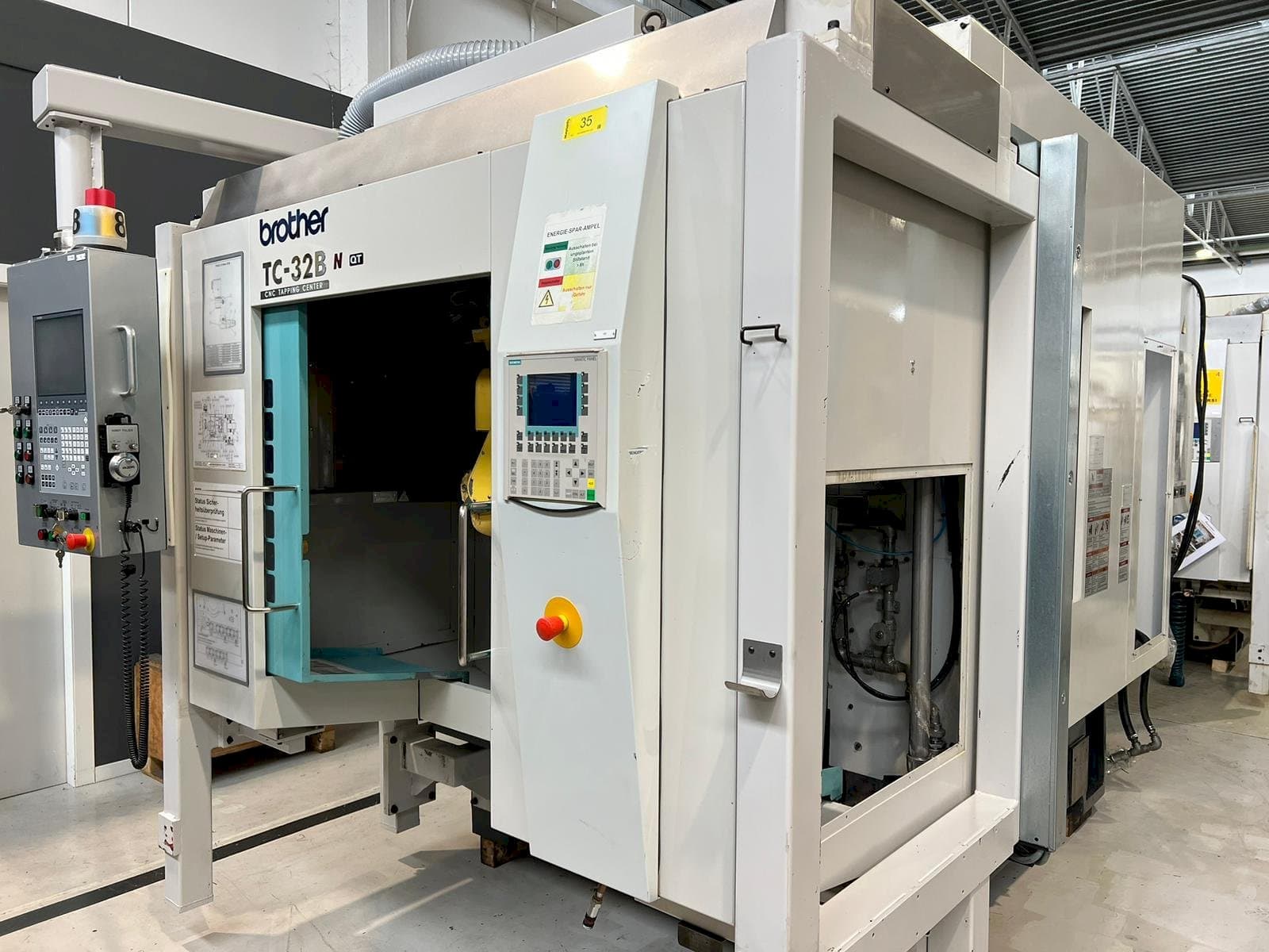 Vooraanzicht  van Brother TC-32BN QT  machine