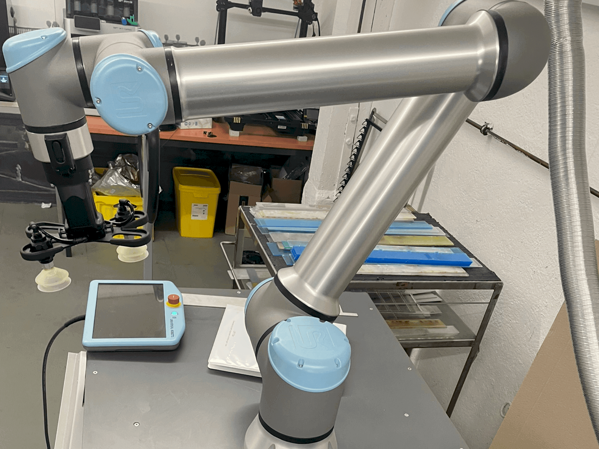 Vooraanzicht  van Universal Robots UR10  machine