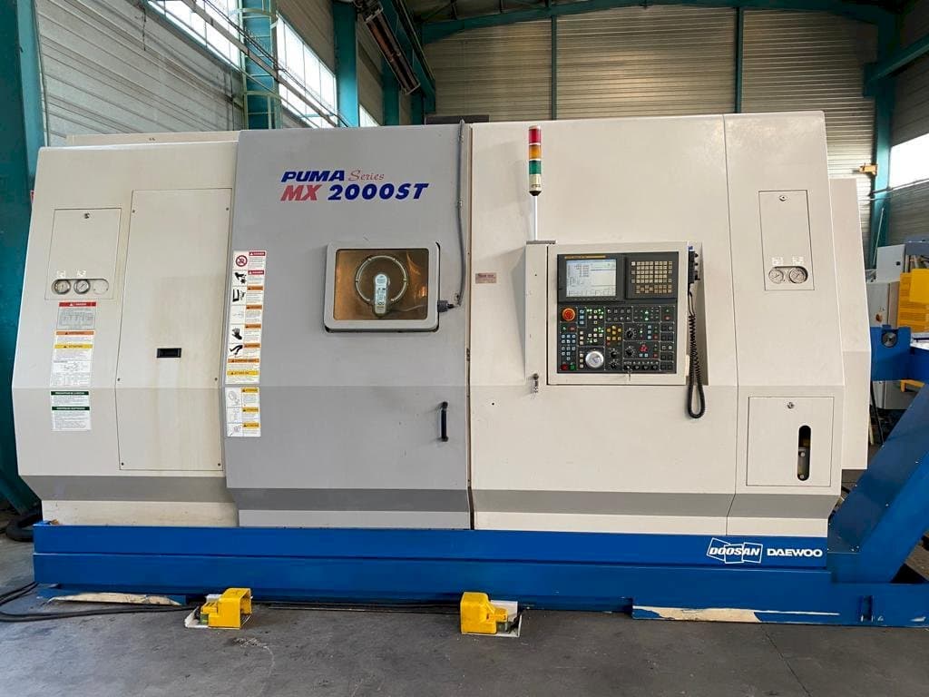 Vooraanzicht  van Doosan PUMA MX 2000 ST  machine
