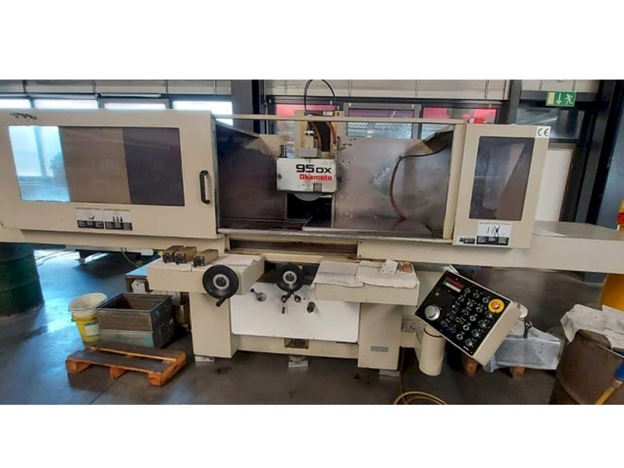 Vooraanzicht  van OKAMOTO 95DX  machine