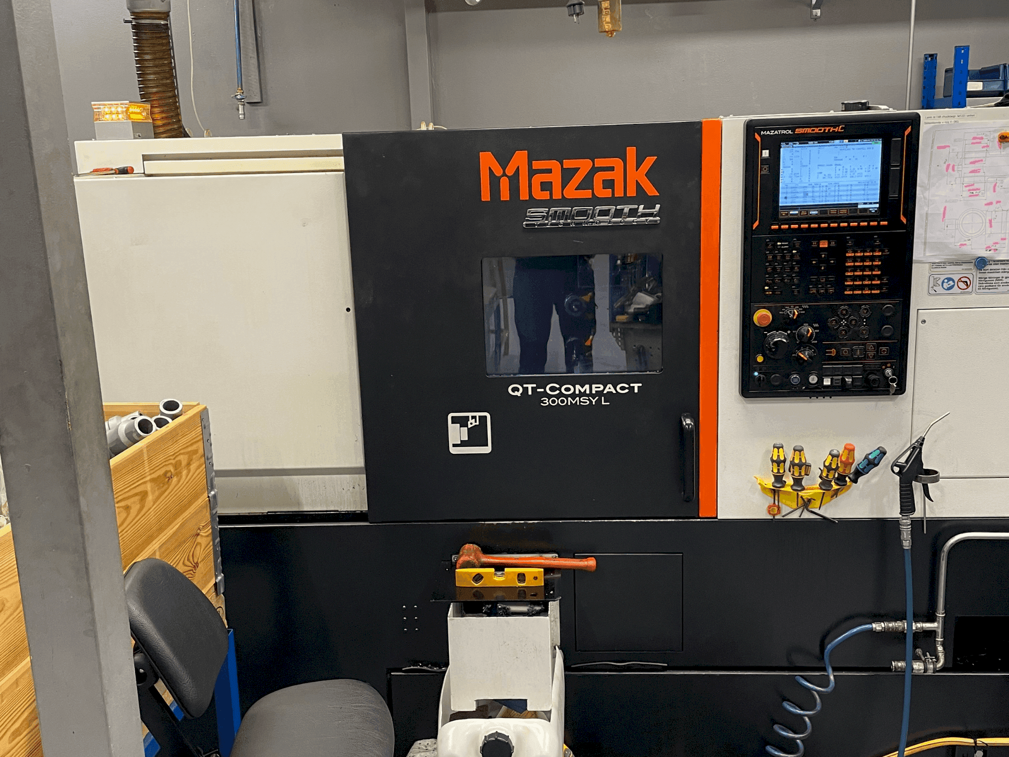 Vooraanzicht  van Mazak Quick Turn Compact 300 MSY L  machine