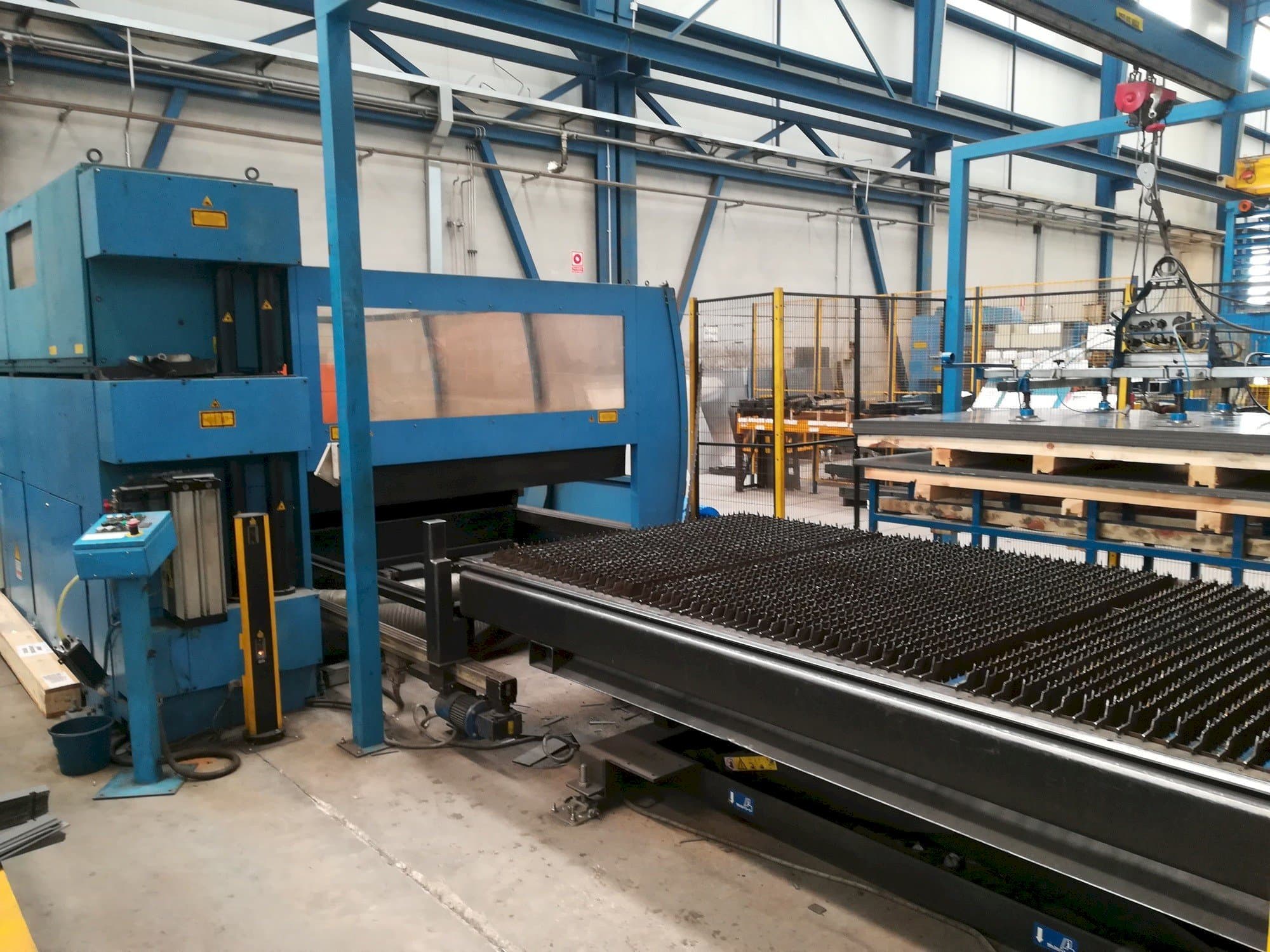 Vooraanzicht  van Prima Industrie Platino 1530  machine