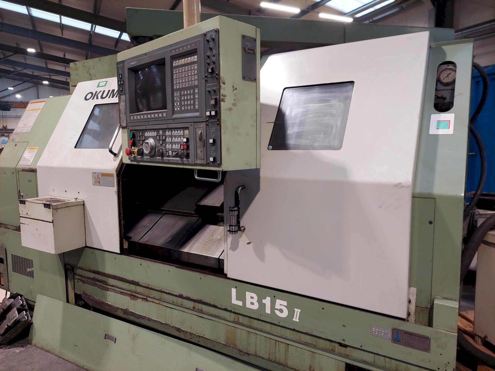 Vooraanzicht  van Okuma LB15  machine