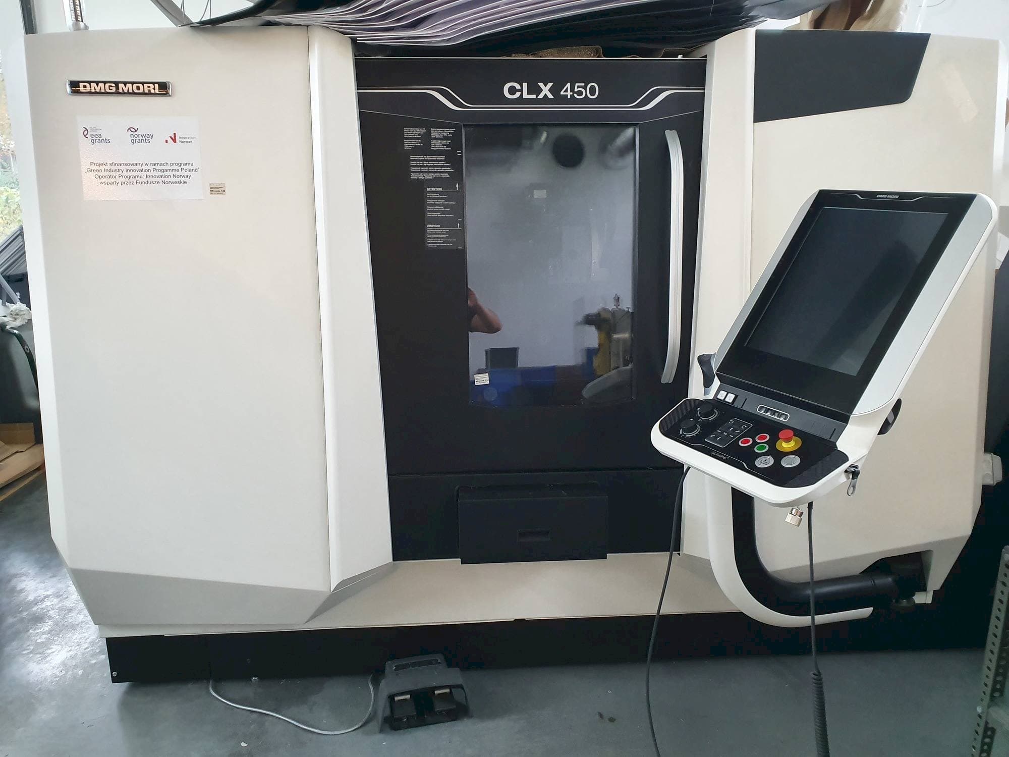 Vooraanzicht  van DMG MORI CLX450  machine