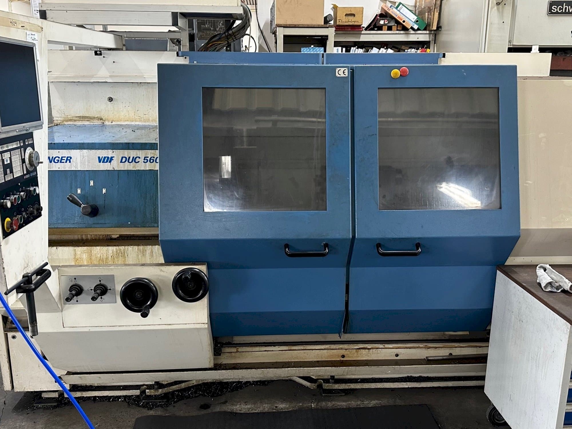 Vooraanzicht  van BOEHRINGER DUC 560  machine