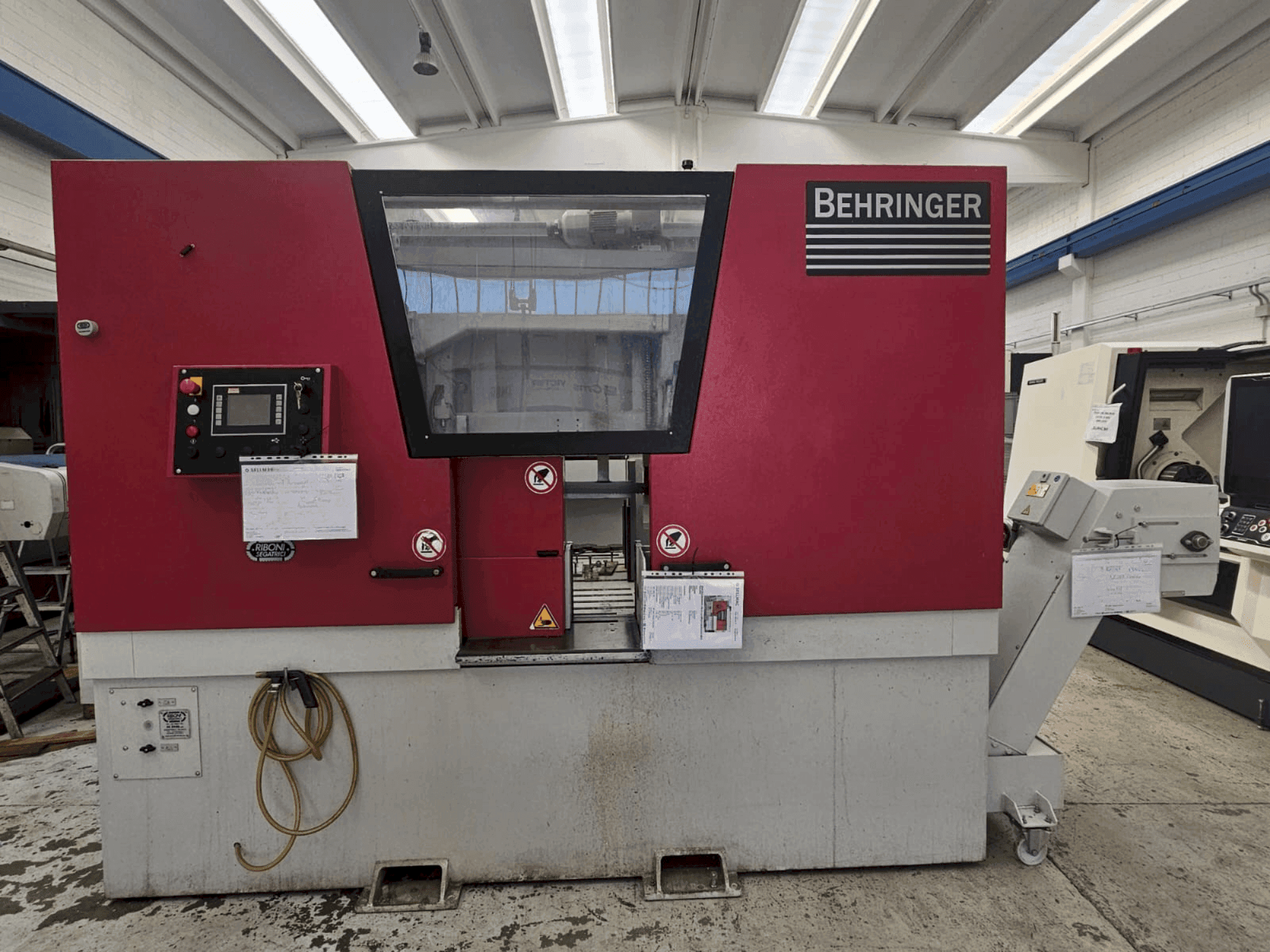 Vooraanzicht  van Behringer HBE 511 A  machine