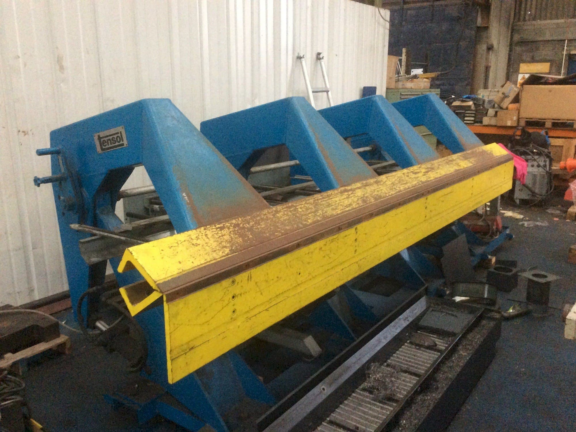 Vooraanzicht  van Tensol P200-4  machine