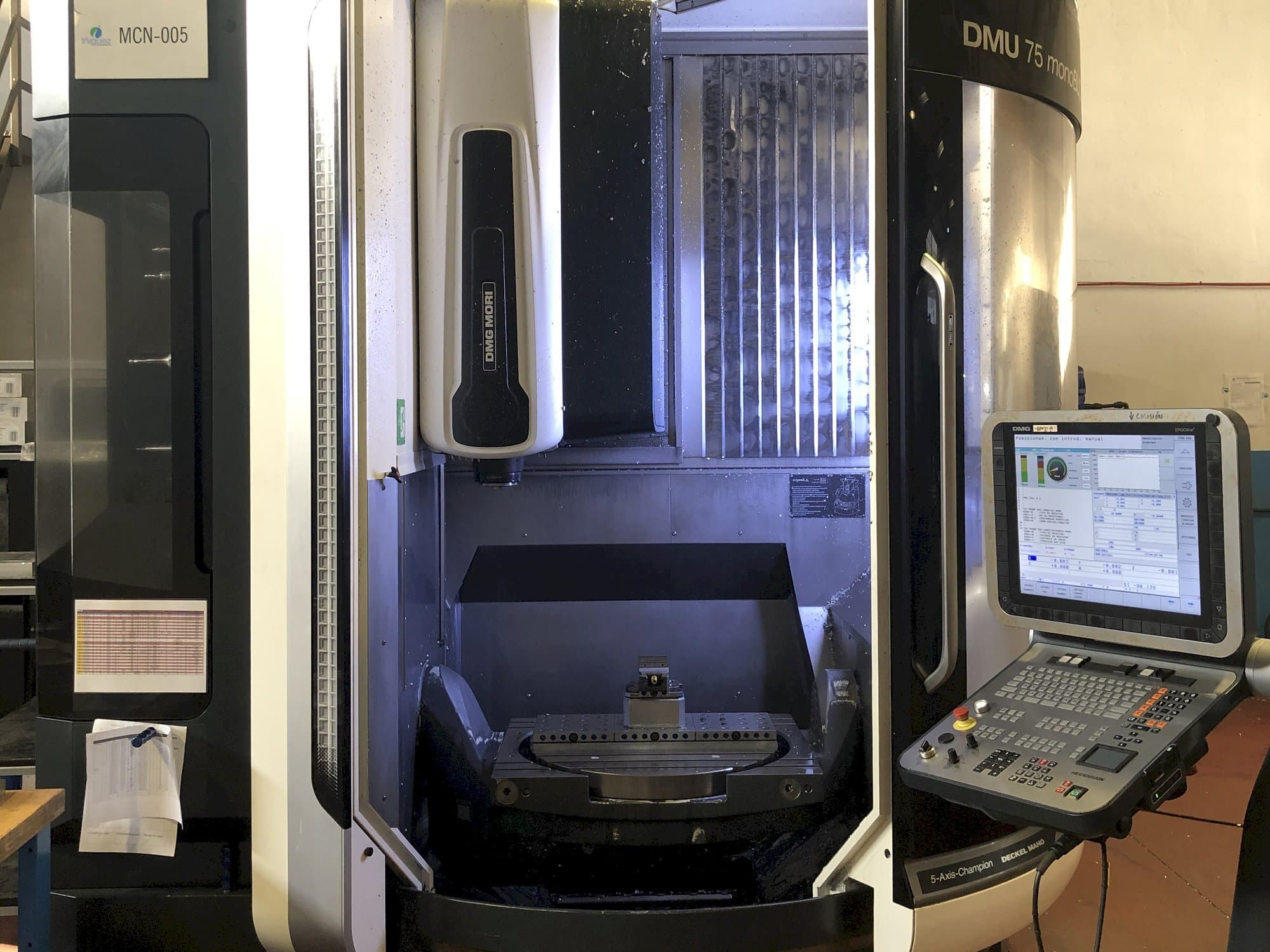 Vooraanzicht  van DMG MORI DMU 75 Monoblock  machine